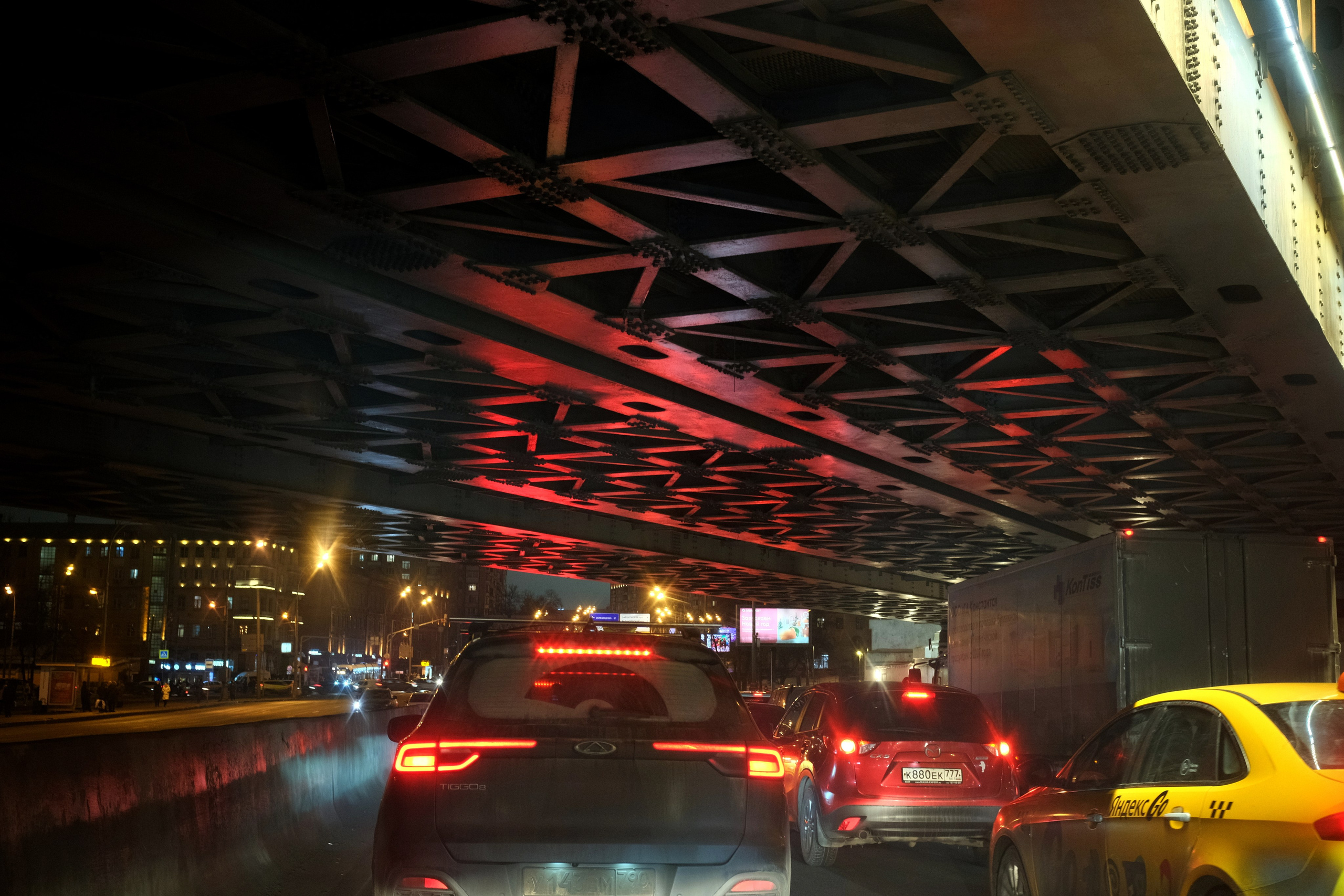 Вечерний город. Улица, люди, жизнь…