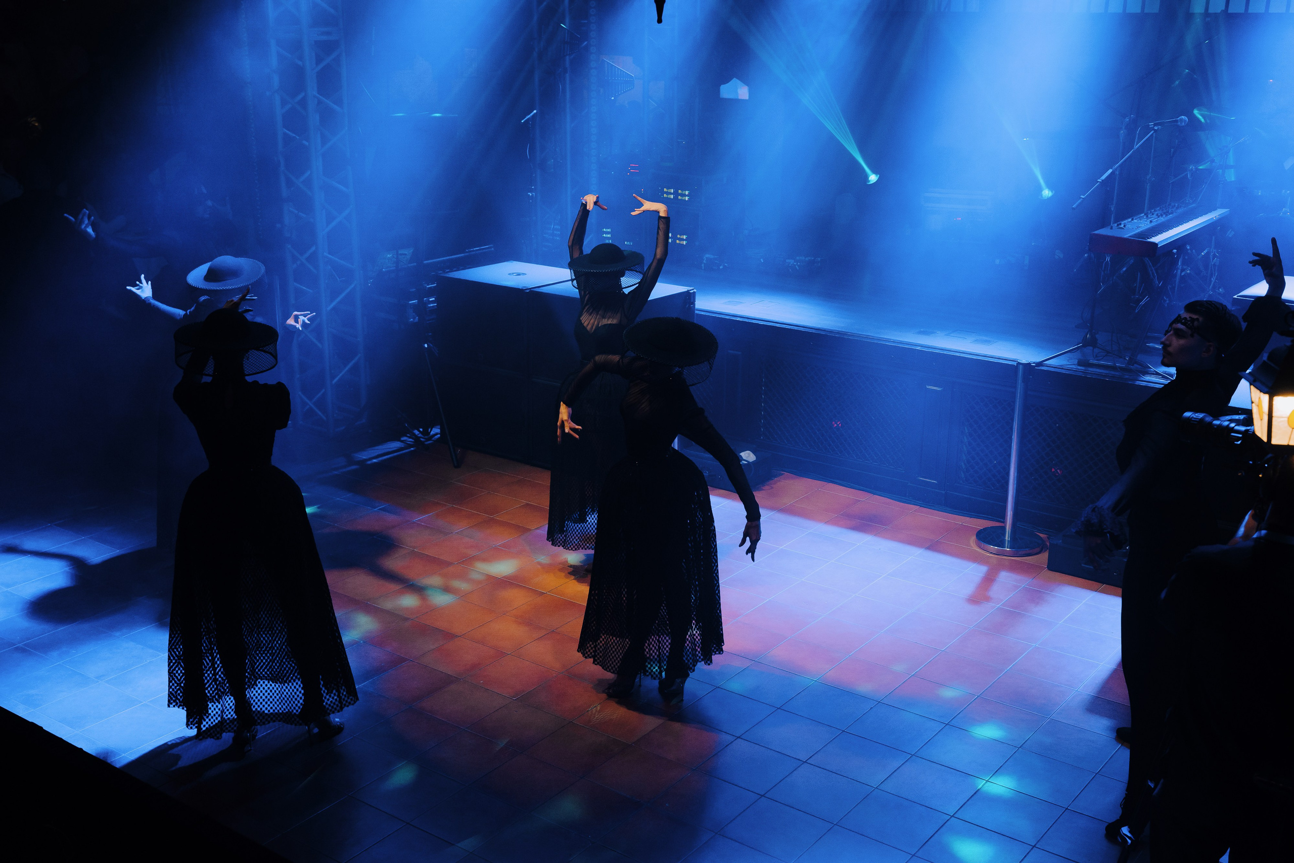 20 ЛЕТ МЕГАПОЛИС ЧЕЛЯБИНСК ХЕДЛАЙНЕР ЕЛКА. Репортажный фотограф Зуев Роман г. Челябинск