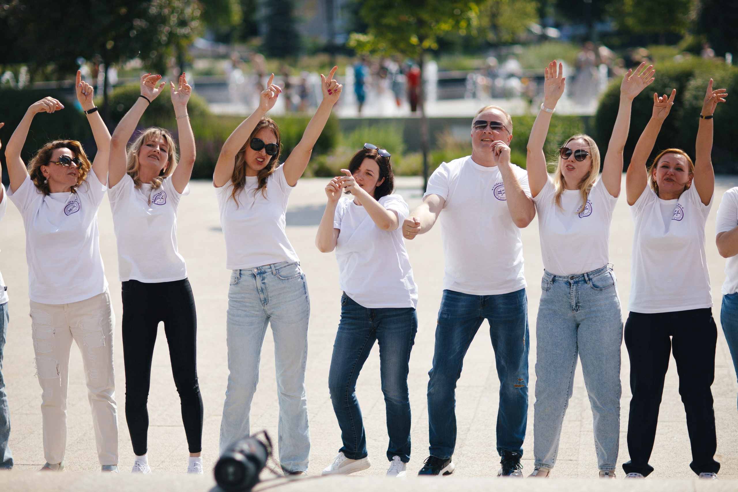 Репортажные фото съёмки клипа от родителей выпускникам. Свадебный фотограф в Воронеже Александр Работкин