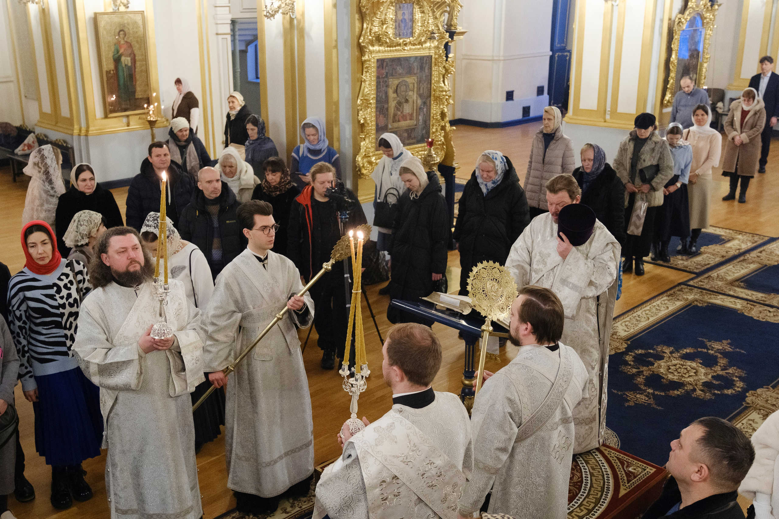 Божественная литургия в Николо-Богоявленском морском соборе. НИКОЛО-БОГОЯВЛЕНСКИЙ МОРСКОЙ СОБОР