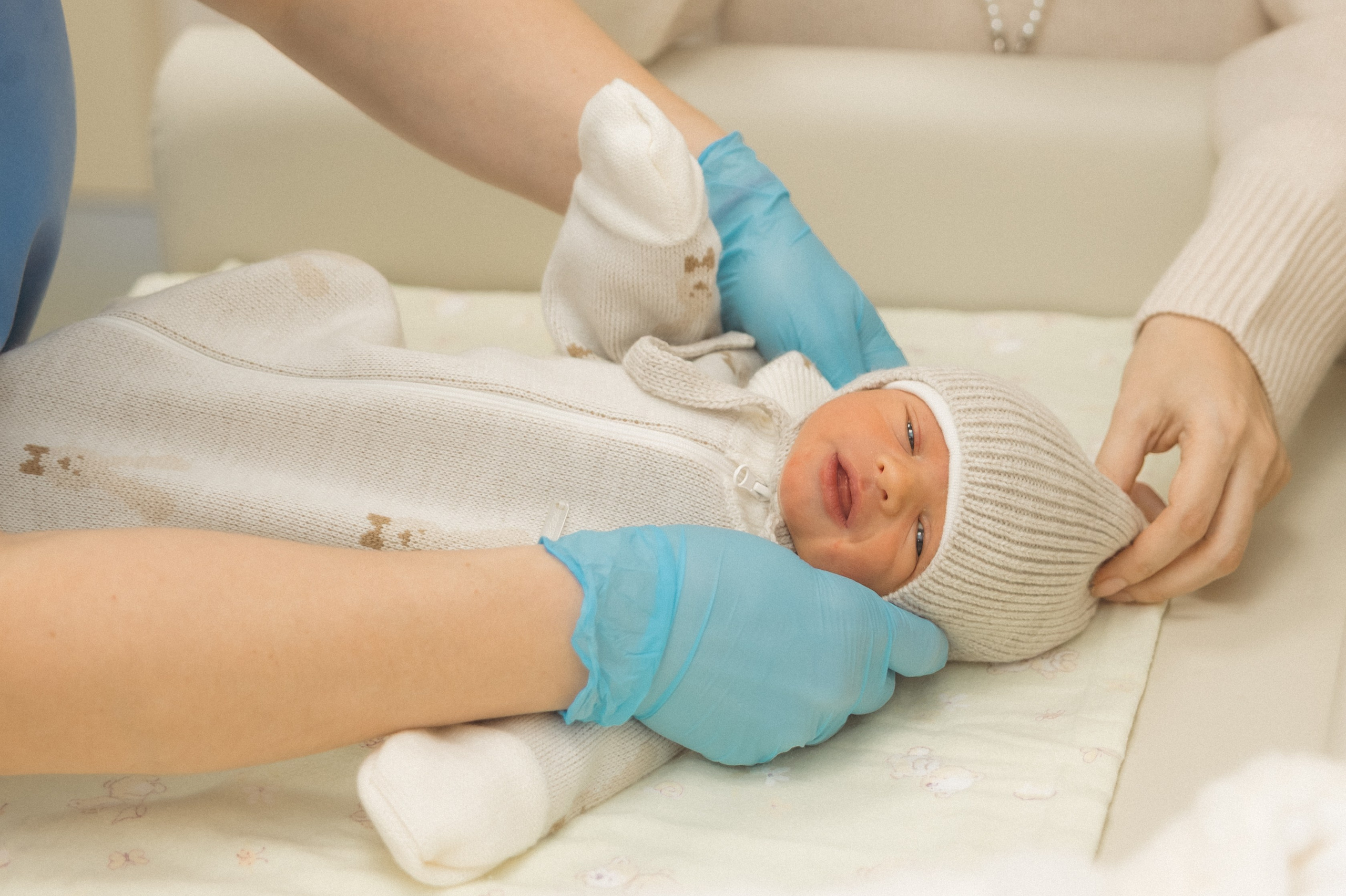 Выписка Наума. Клинический госпиталь MD GROUP на Севастопольском проспекте. Фотограф на роды в Москве. Фото и видео родов. Фотопроект «Продолжение рода»