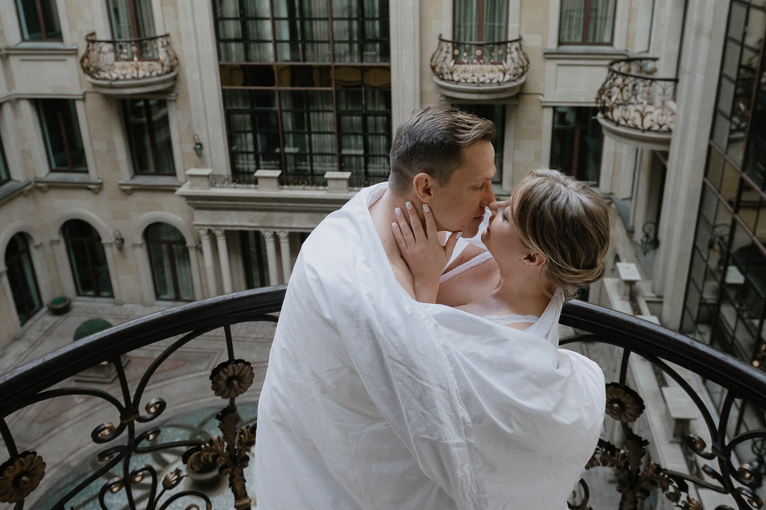 Сборы на балконе в отеле St. Regis 