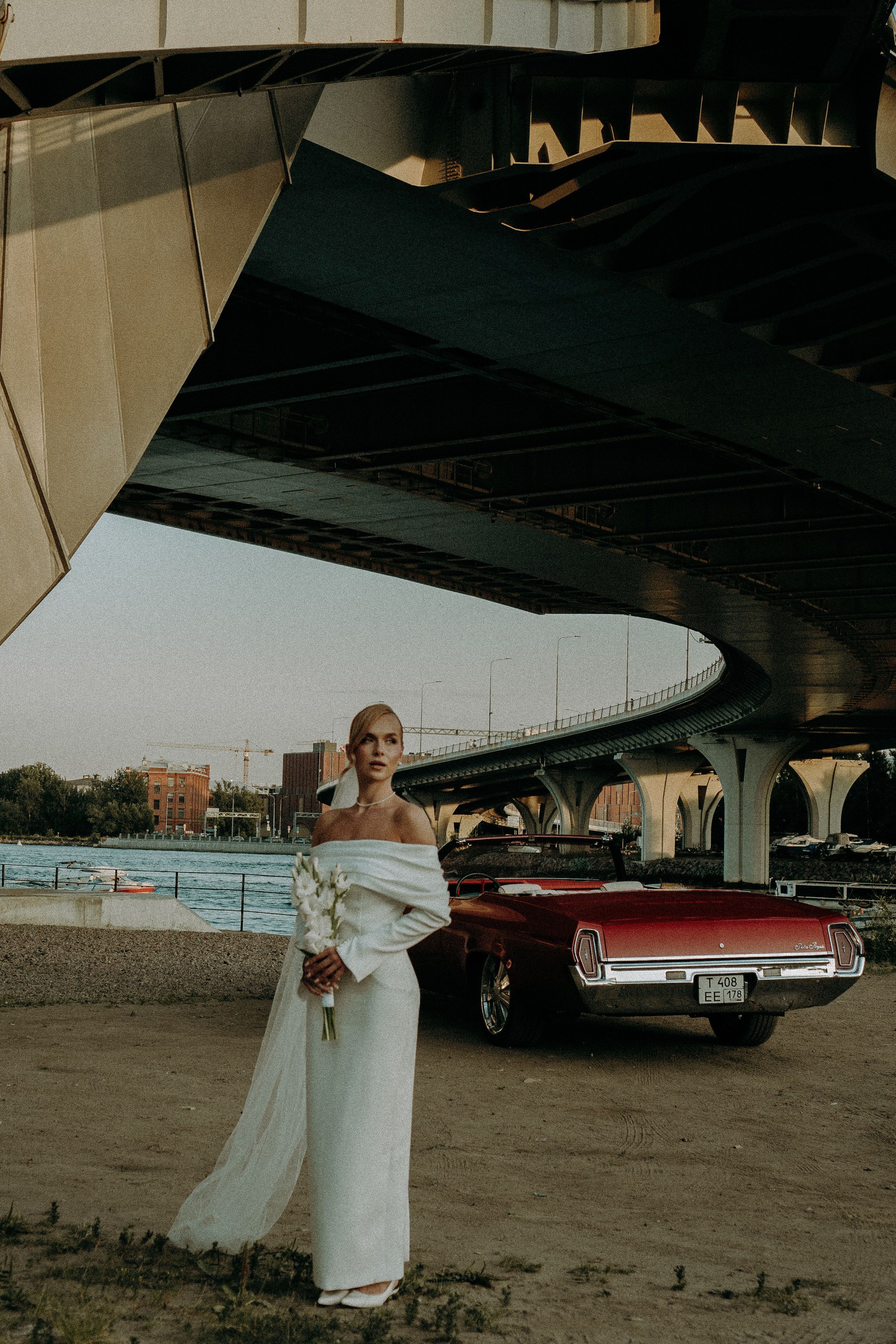 СВАДЕБНАЯ СЬЕМКА ВОЗЛЕ МСОТА БЕТАНКУРА НА КАБРИОЛЕТЕ. Профессиональный фотограф, Санкт-Петербург — Виктория Богомолова