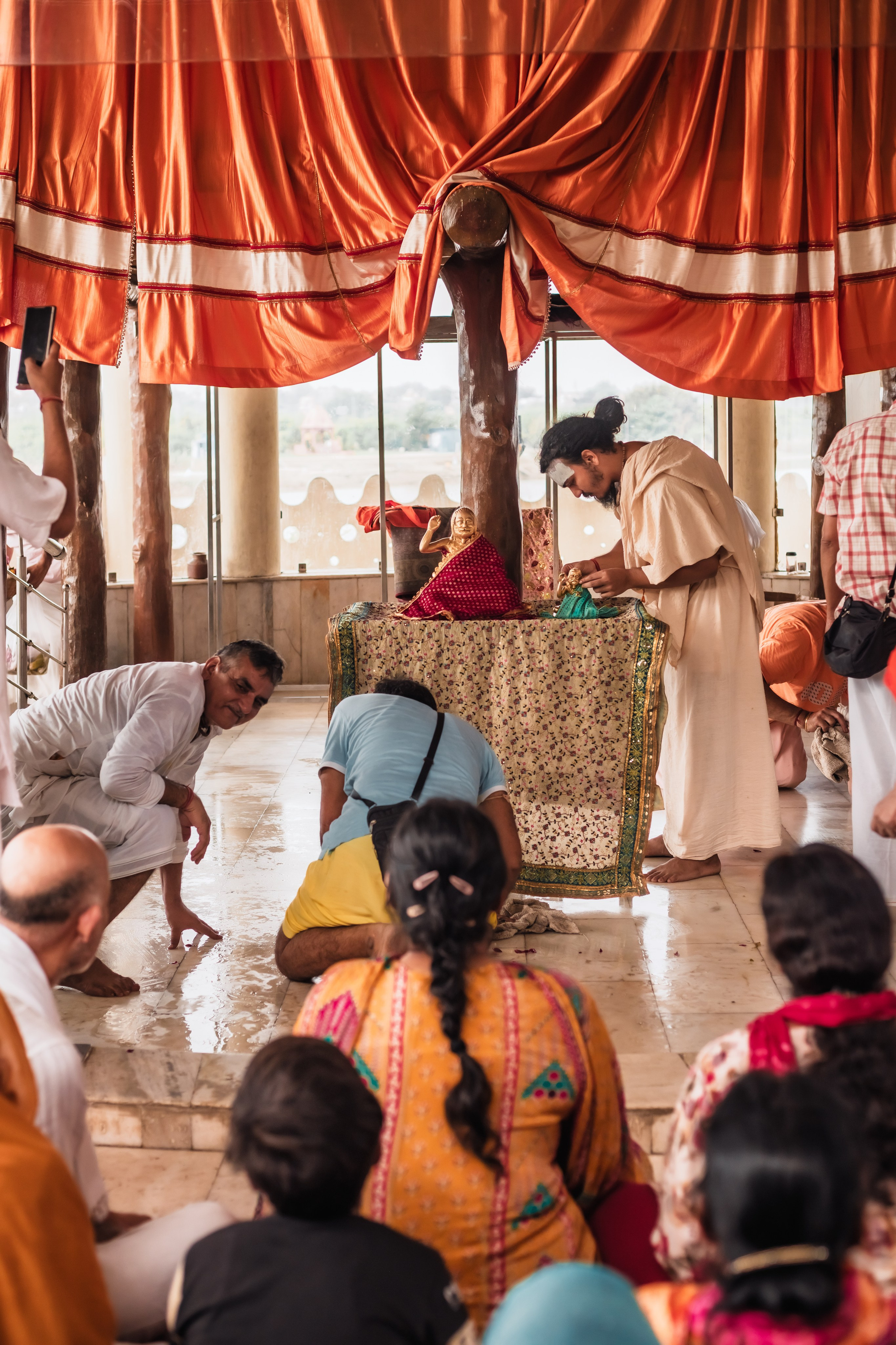 Abhisheka Devraha Baba on Sri Devdas ji maharaj bd. Mariam Bagdasaryan