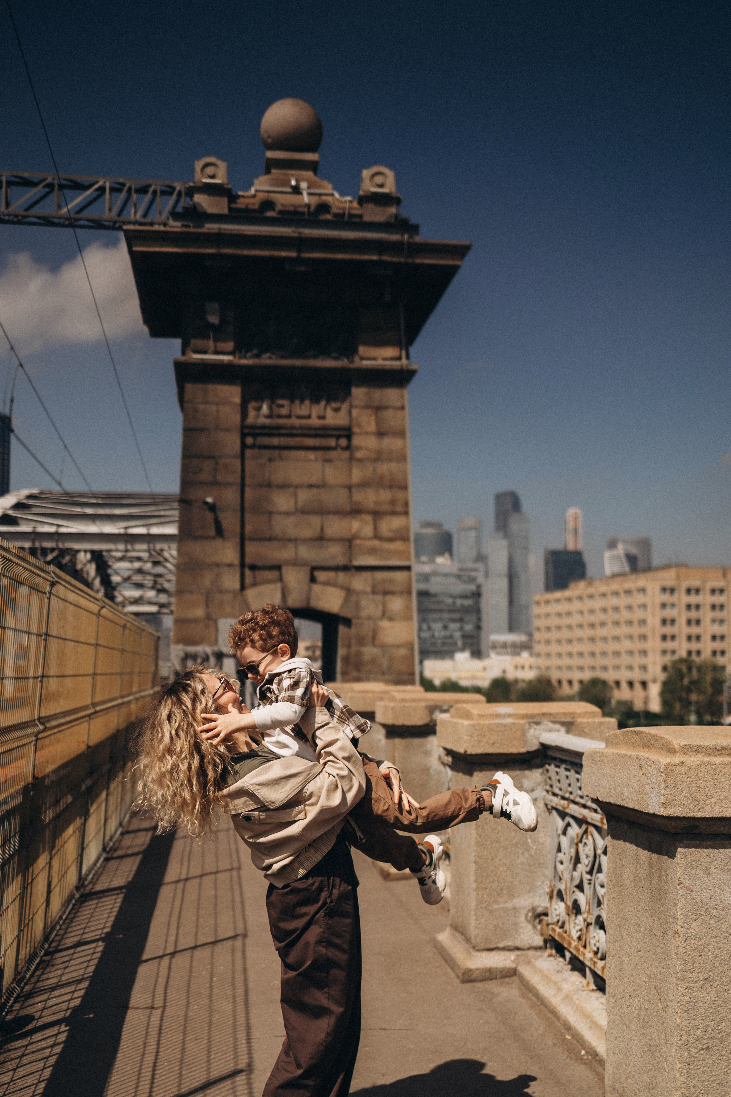 Женя и Яша, Бережковский мост. Семейный фотограф в Москве Марина Петра