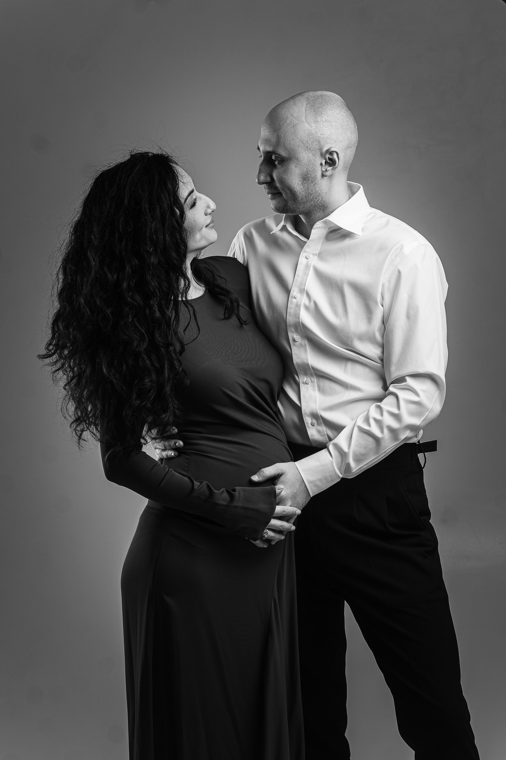 Беременность в ЧБ. Ваш свадебный и семейный фотограф