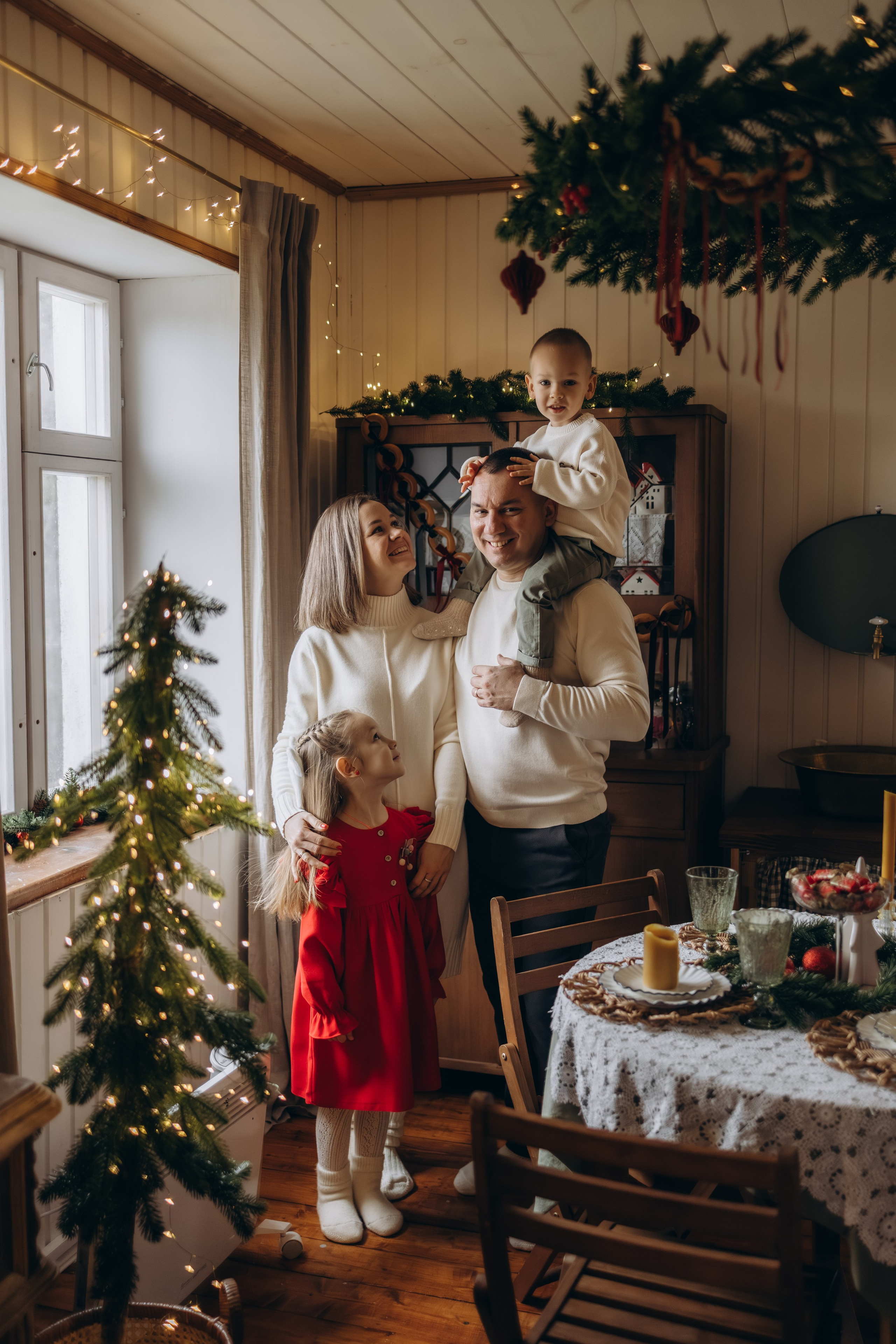 Семейная студийная фотосъемка (13.12.2025 г.)г. Малоярославец (Калужская обл.). Надежда Стар семейный и церковный фотограф в Жукове и Калужской области