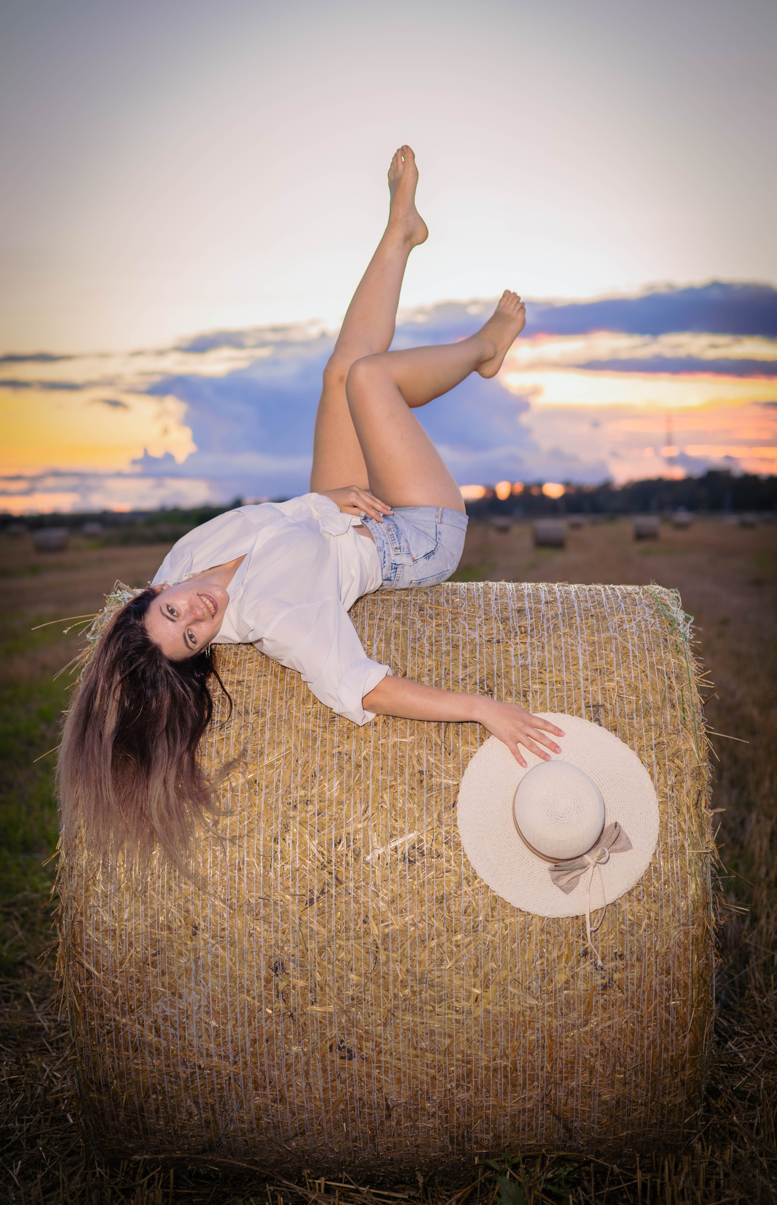 Анастасия. Закат в поле. Портретный фотограф Панферова Регина г. Санкт-Петербург, г. Казань