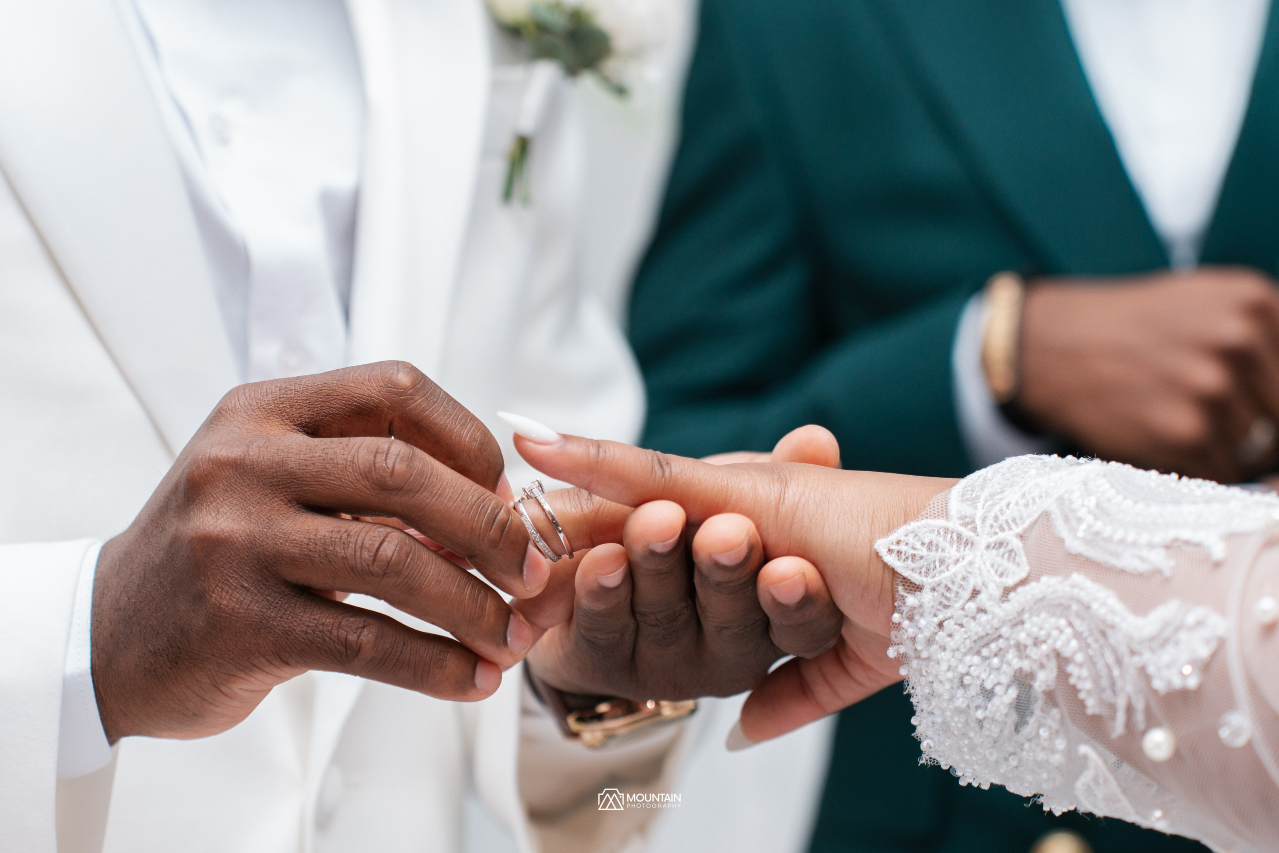 Cletus And Karabo. Я занимаюсь событийной, свадебной, товарной, студийной… фотографией