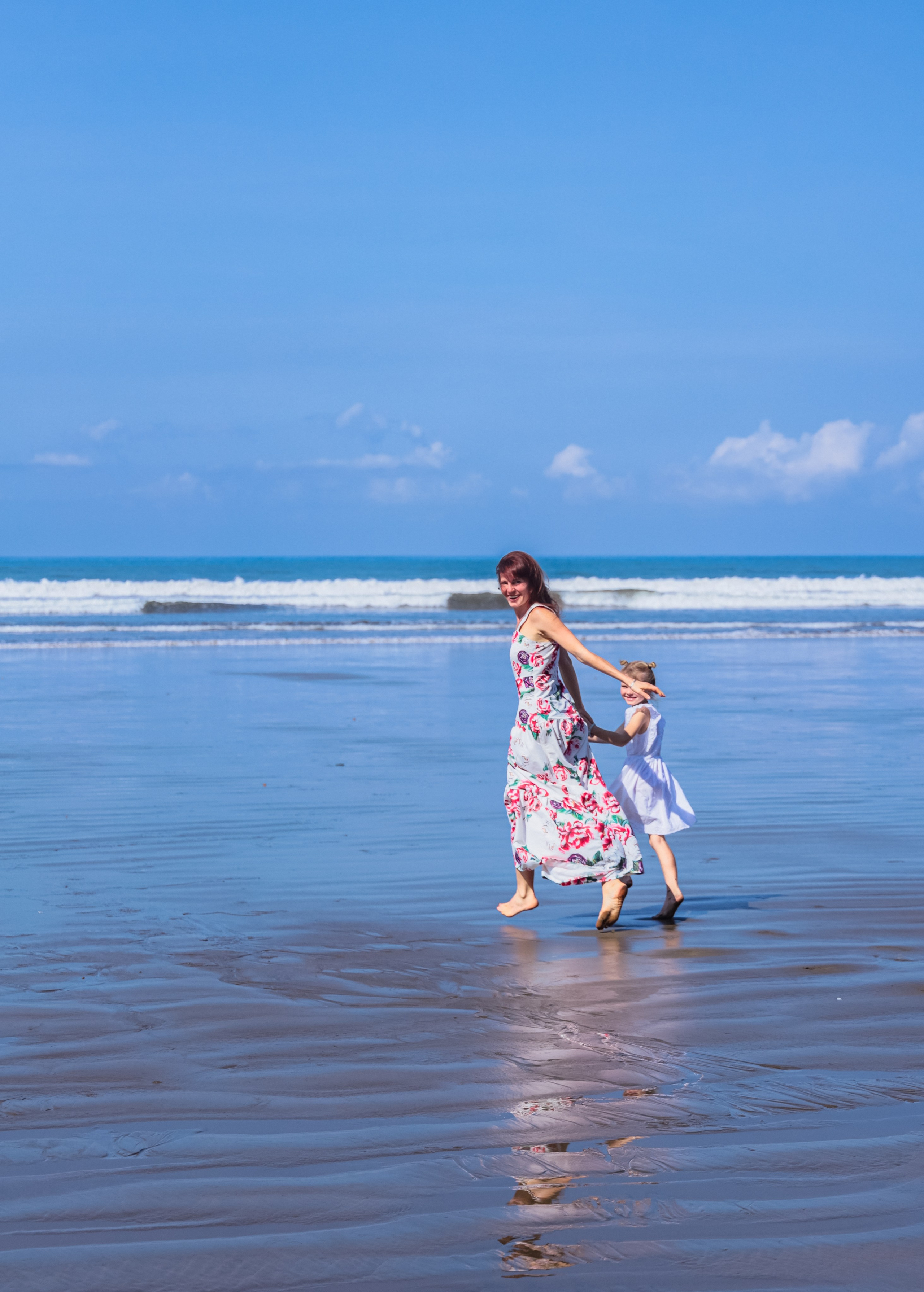Ocean vibe with Tanya & Katya. Family, portrait, content photo in Costa Rica Evgeniya Besprozvannykh