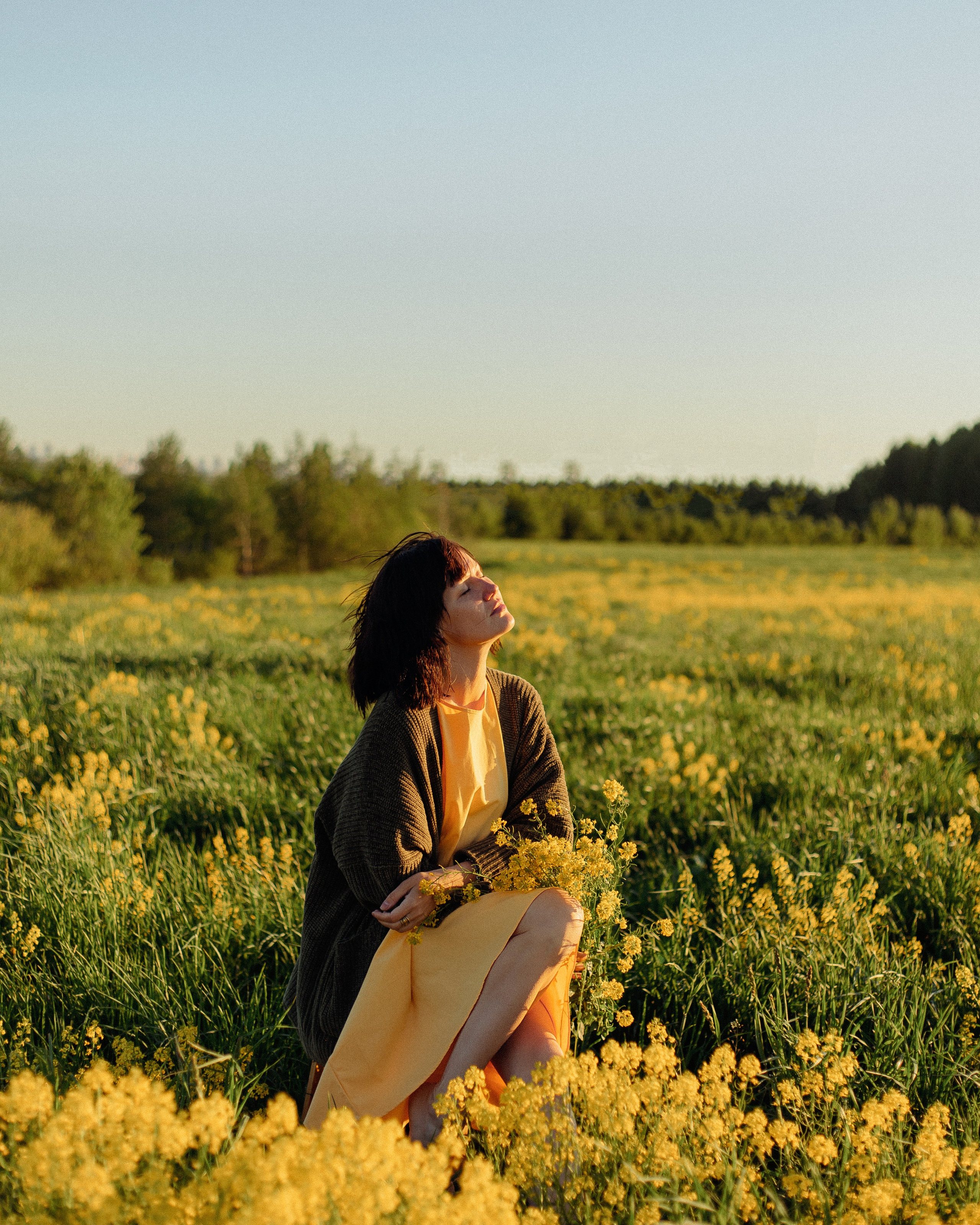 Оля в поле. Портретный фотограф в Санкт-Петербурге Катя Протасевич