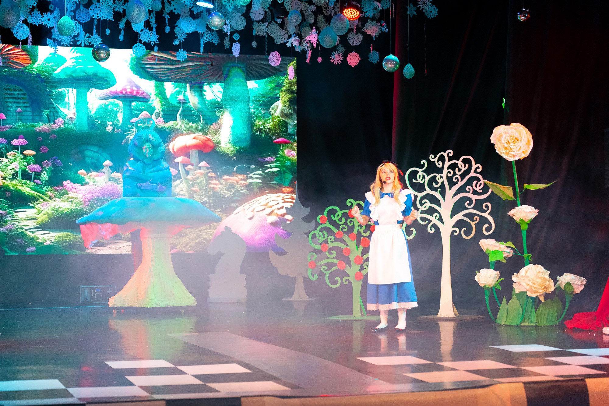 Спектакль в Доме культуры. Андрей Кровлин — фотограф в Славянке