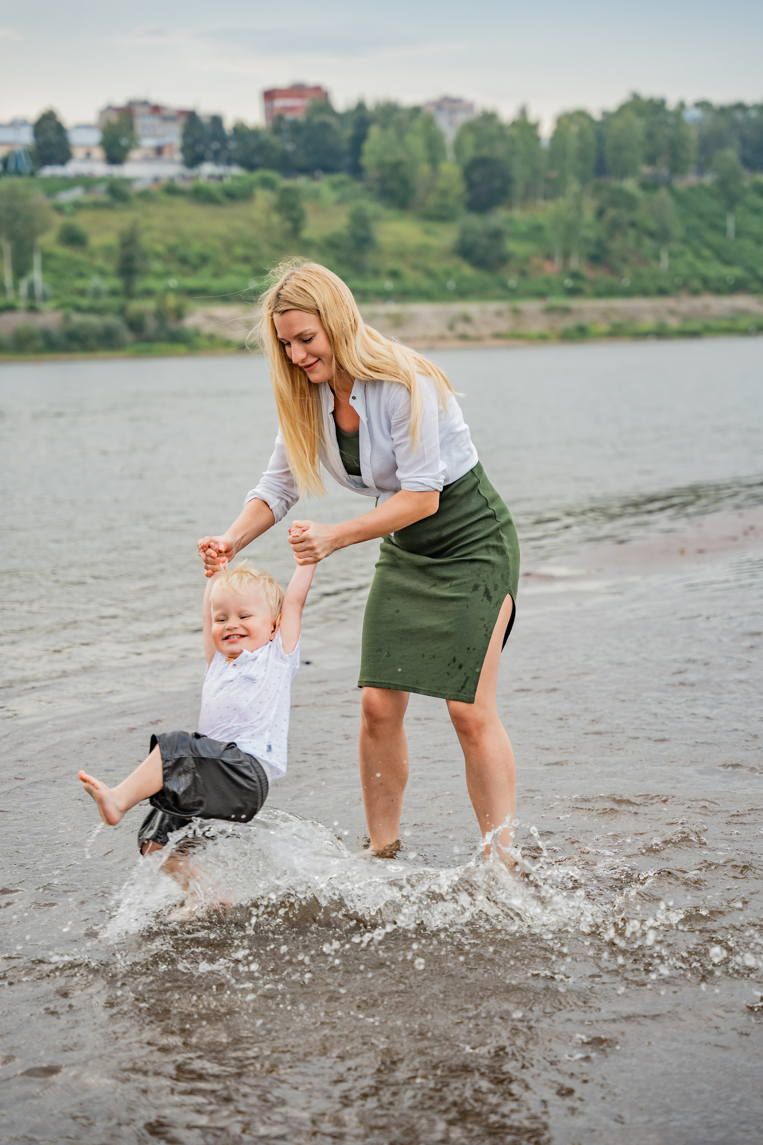 Прогулка с лапой. Пляж. Гроза