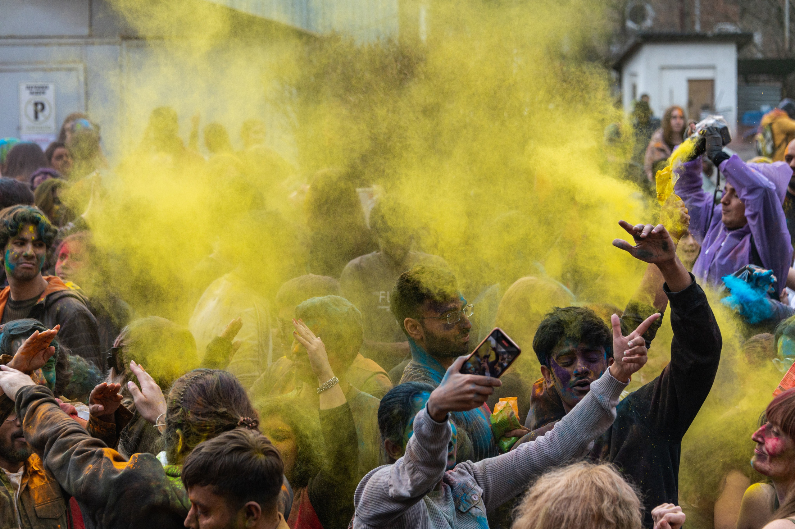 Праздник Холи в Москве. Фотограф Роман Адлер