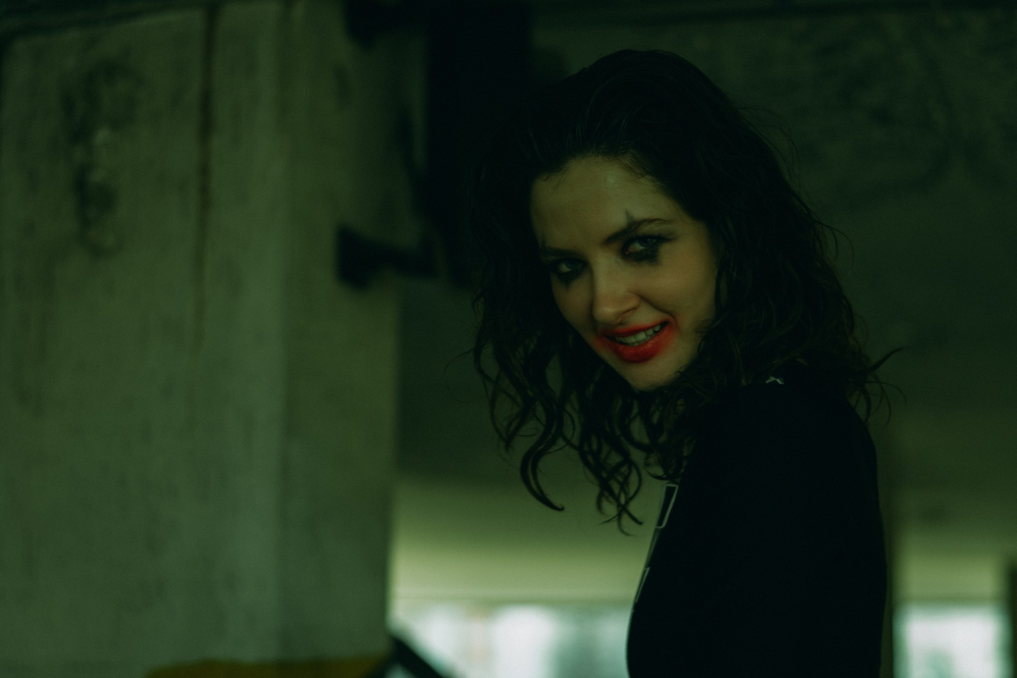 Фотосессия в стиле гранж в Тюмени — Закоулки города | Фотограф Дарья Мустафина. Портретный фотограф Тюмень Дарья Мустафина