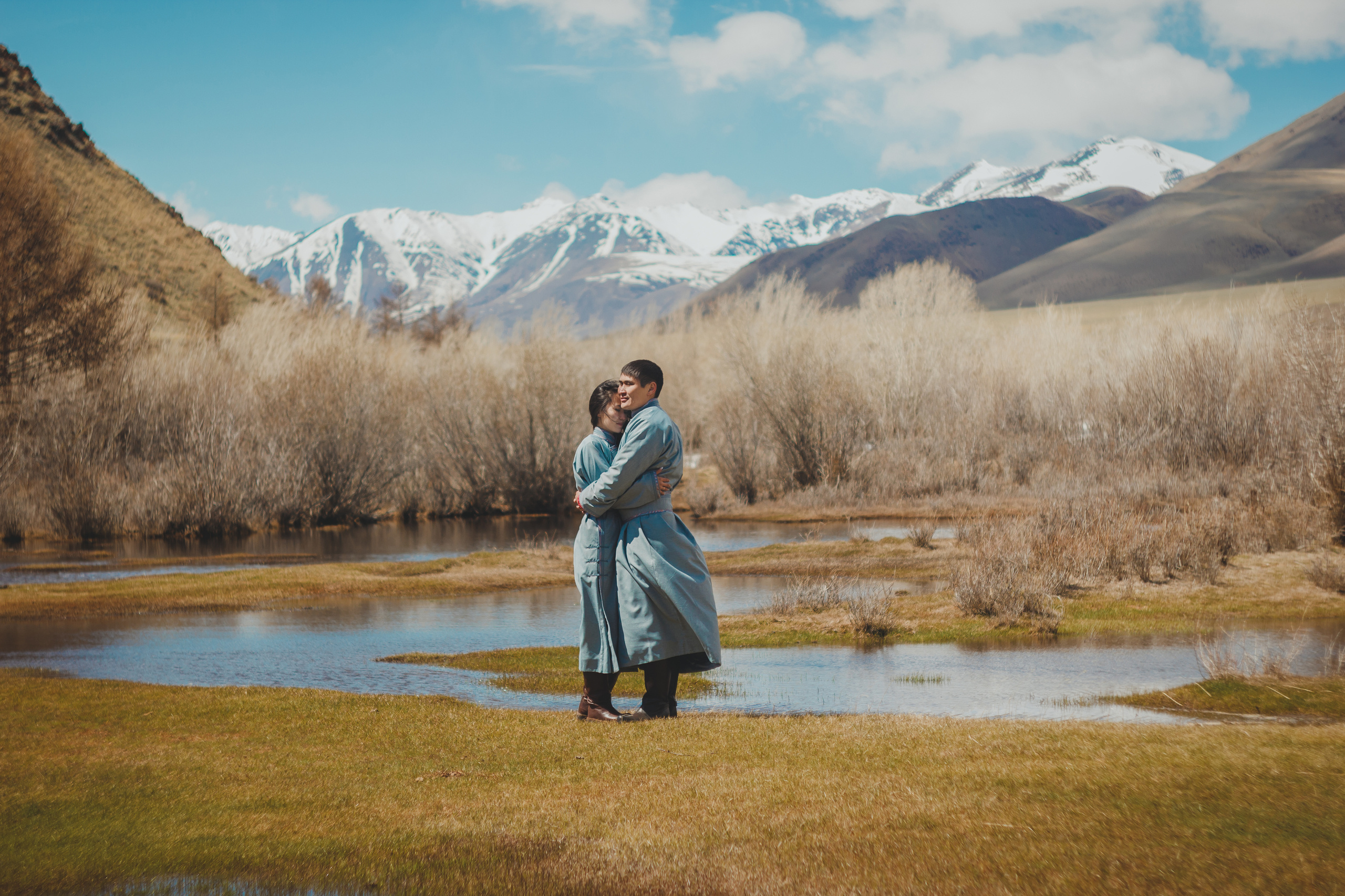 Менги и Алдын-Ай. Лав-стори/Mengy & Aldyn-Ai. Love-story. Фотограф Айдын Седип в Кызыле