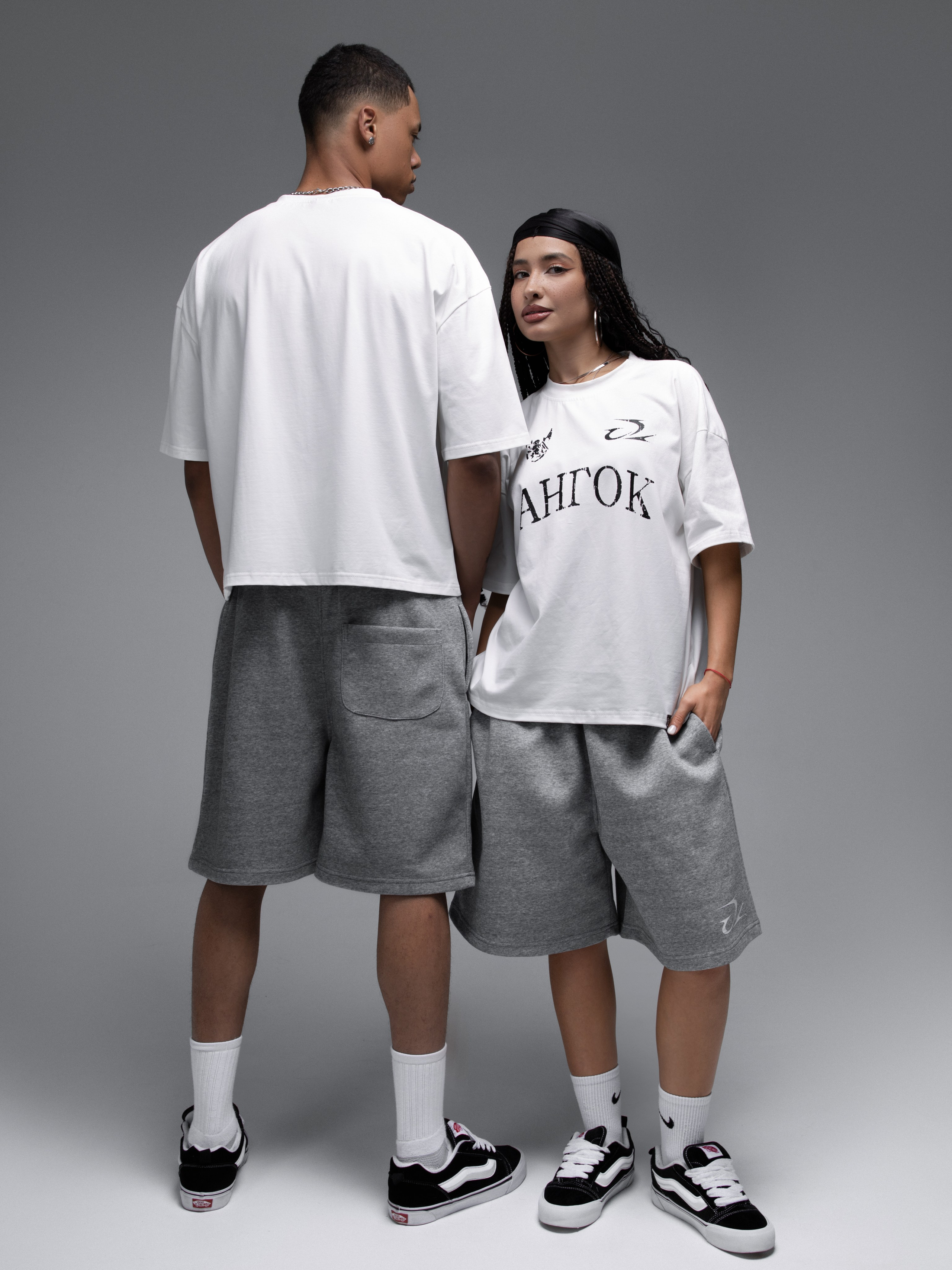 КАТАЛОГ | серый фон. RUNA production — стильные съемки для брендов