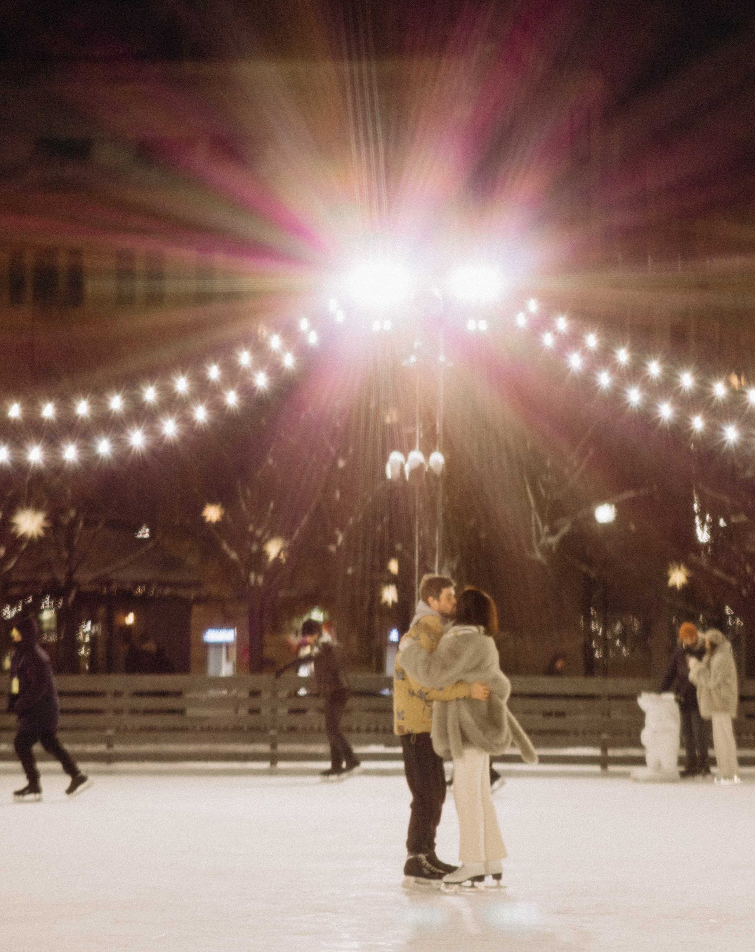 Алина и Сергей на катке. Портретный фотограф в Санкт-Петербурге Катя Протасевич