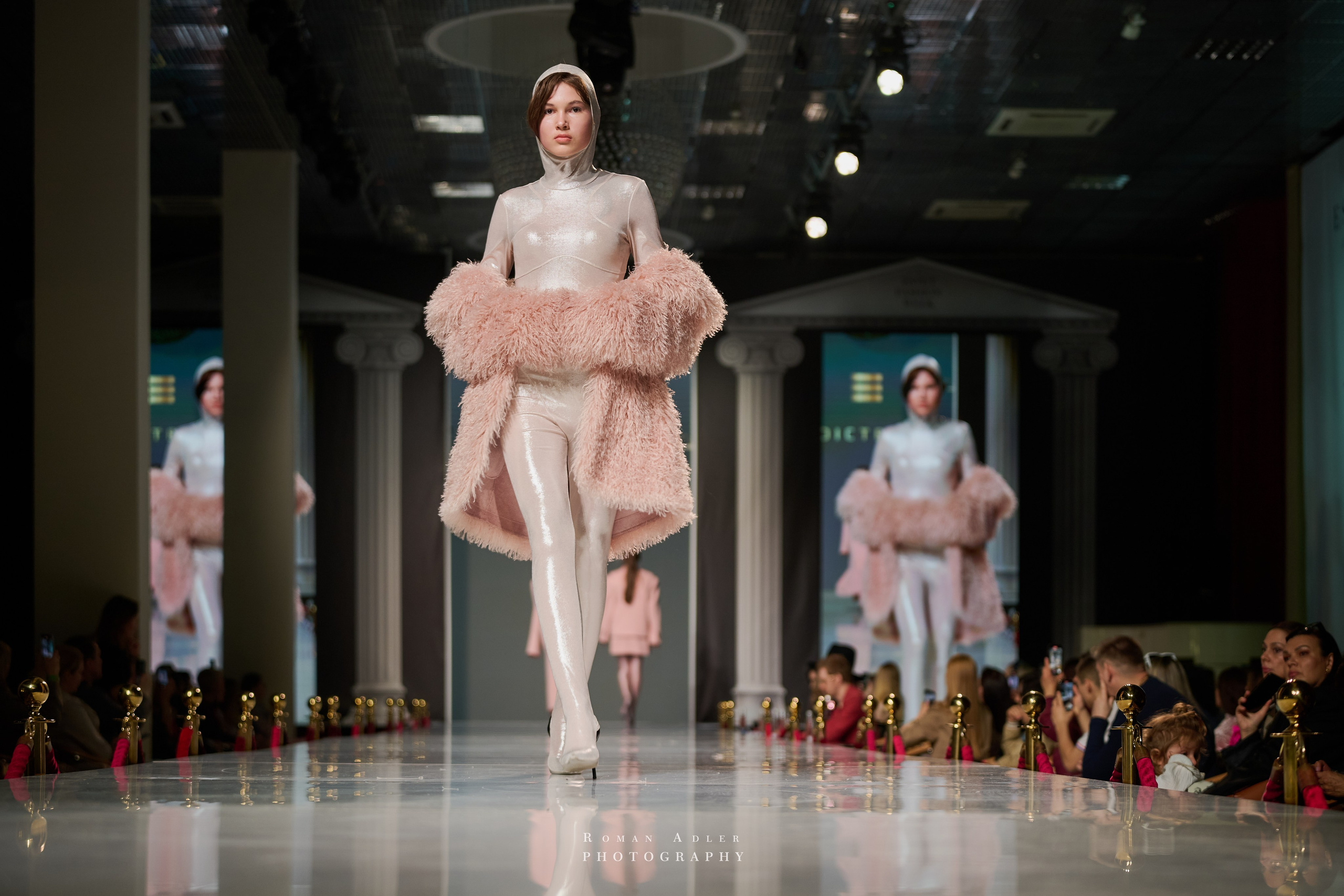 ESTET FASHION WEEK ВЕСНА — 2025. Фотограф Роман Адлер