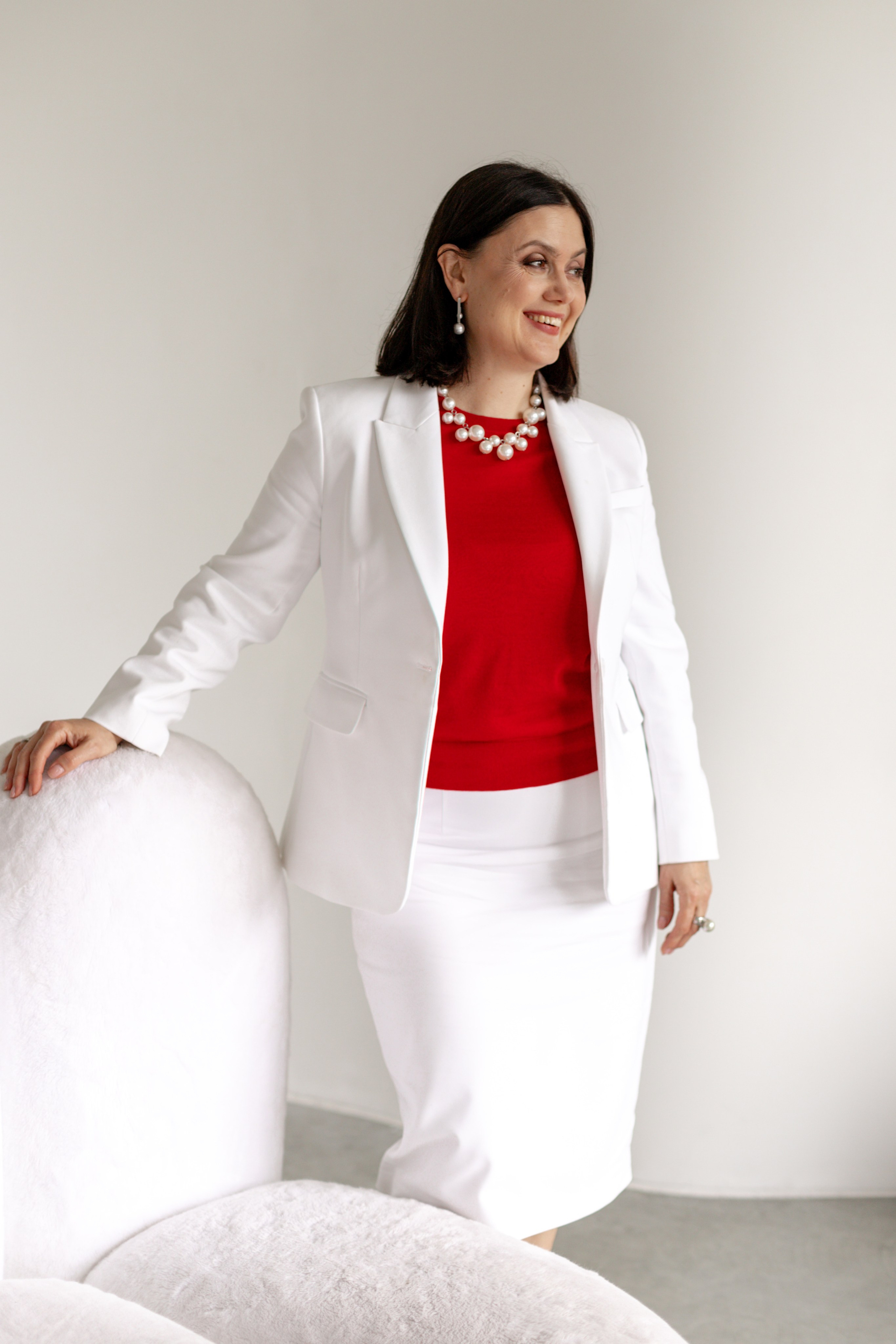 Крупный план девушки с природным макияжем.