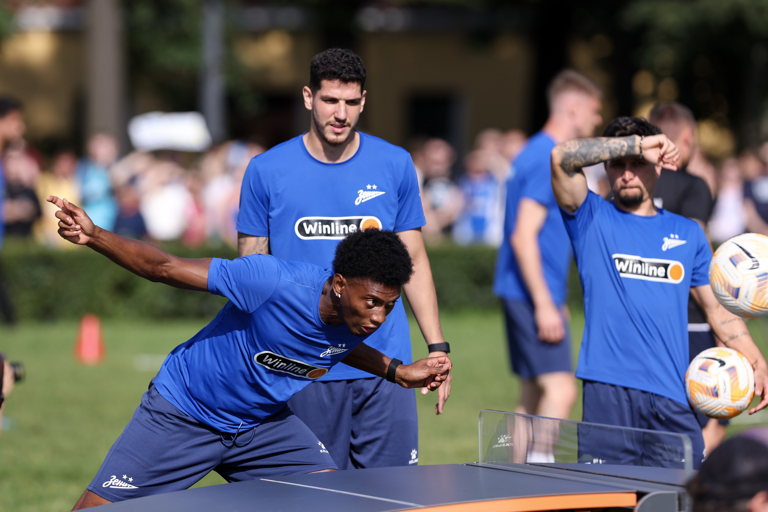 Открытая тренировка ФК «Зенит» Санкт-Петербург. Спортивный и репортажный фотограф Антон Тереханов