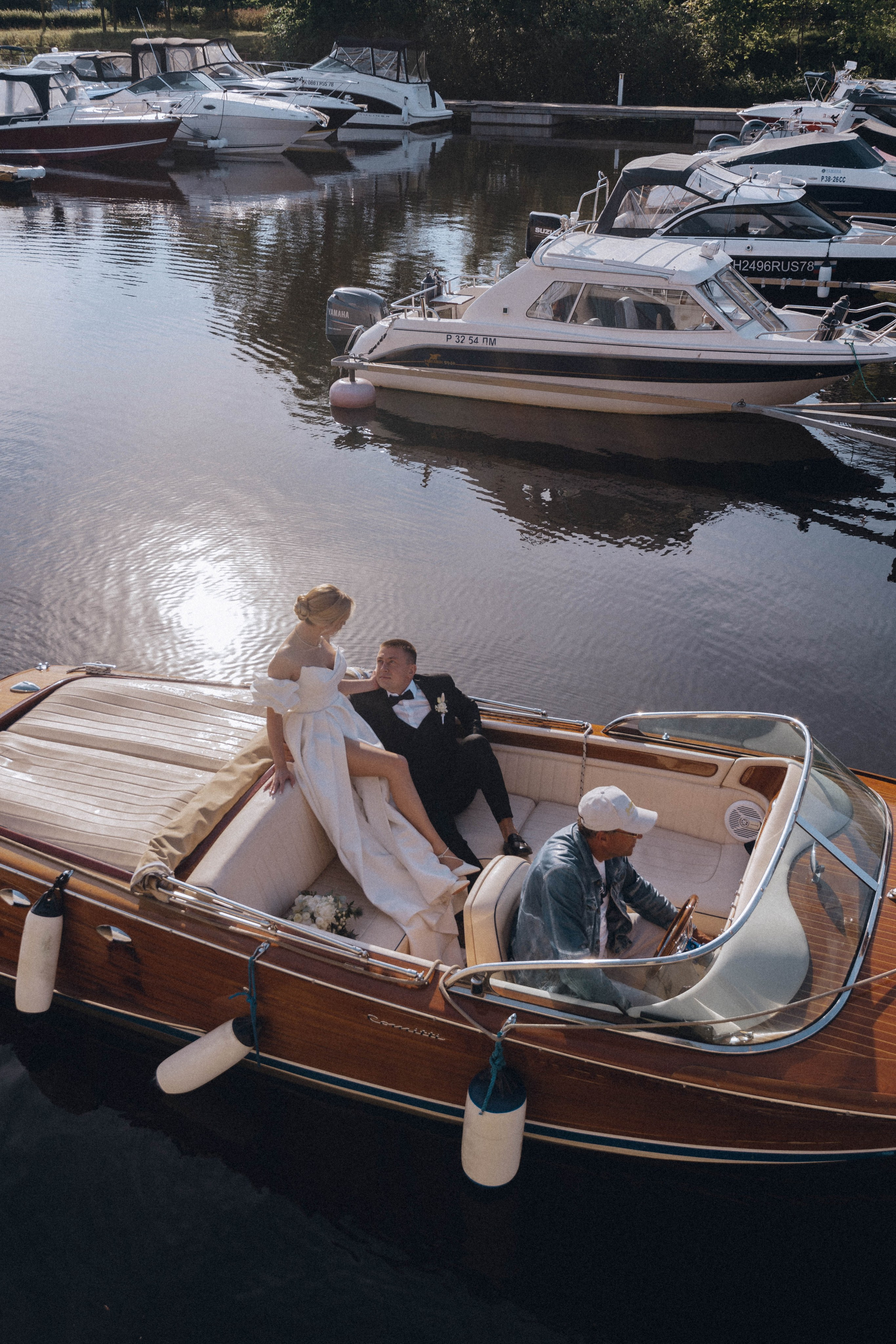 СВАДЕНБНАЯ СЬЕМКА НА КАТЕРЕ ПО КАНАЛАМ САНКТ-ПЕТЕРБУРГА И В АКВАТОРИИ НЕВЫ. Профессиональный фотограф, Санкт-Петербург — Виктория Богомолова