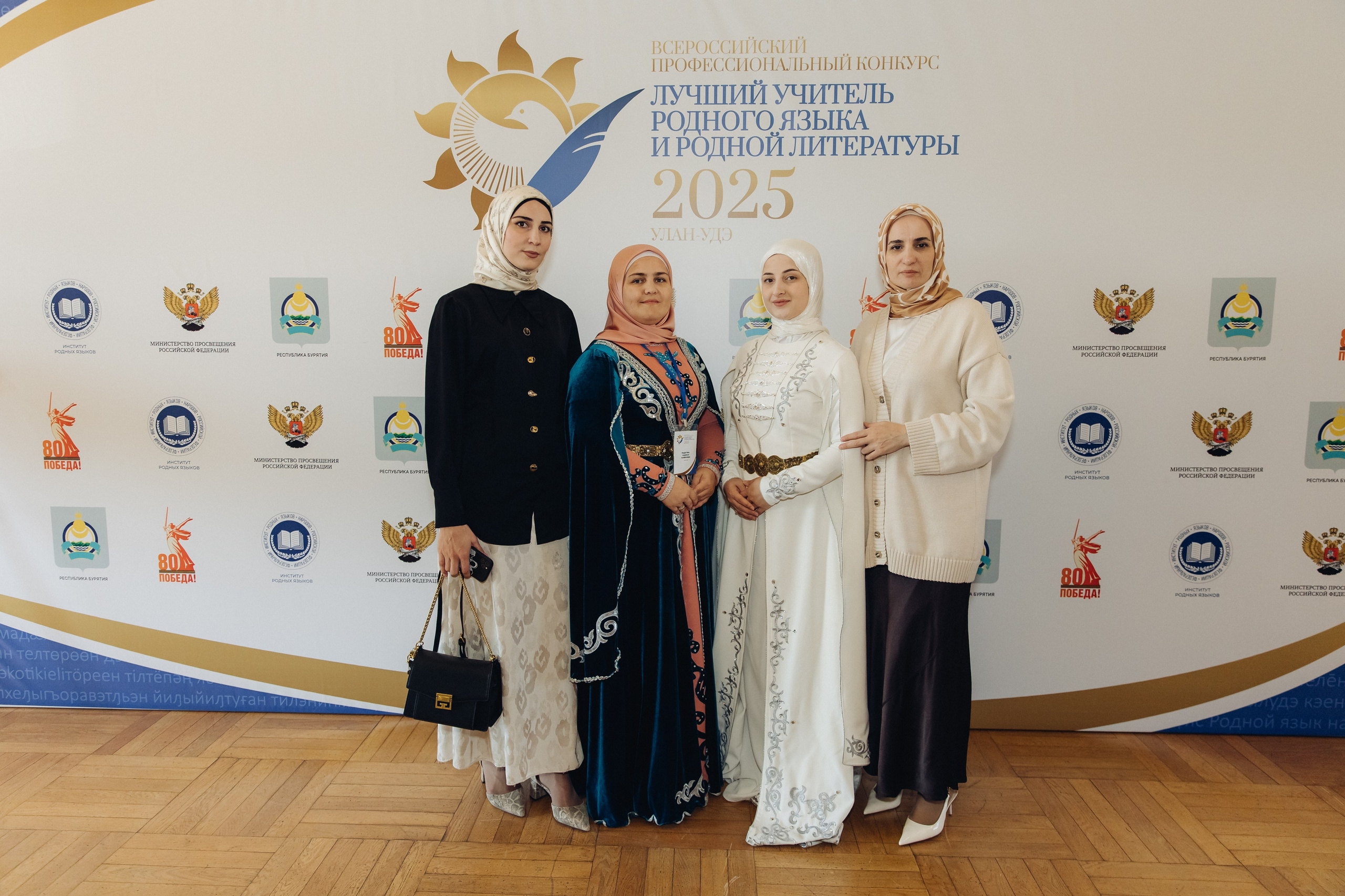 Лучший учитель родного языка и литературы 2025. Свадебный и семейный фотограф в Улан-Удэ