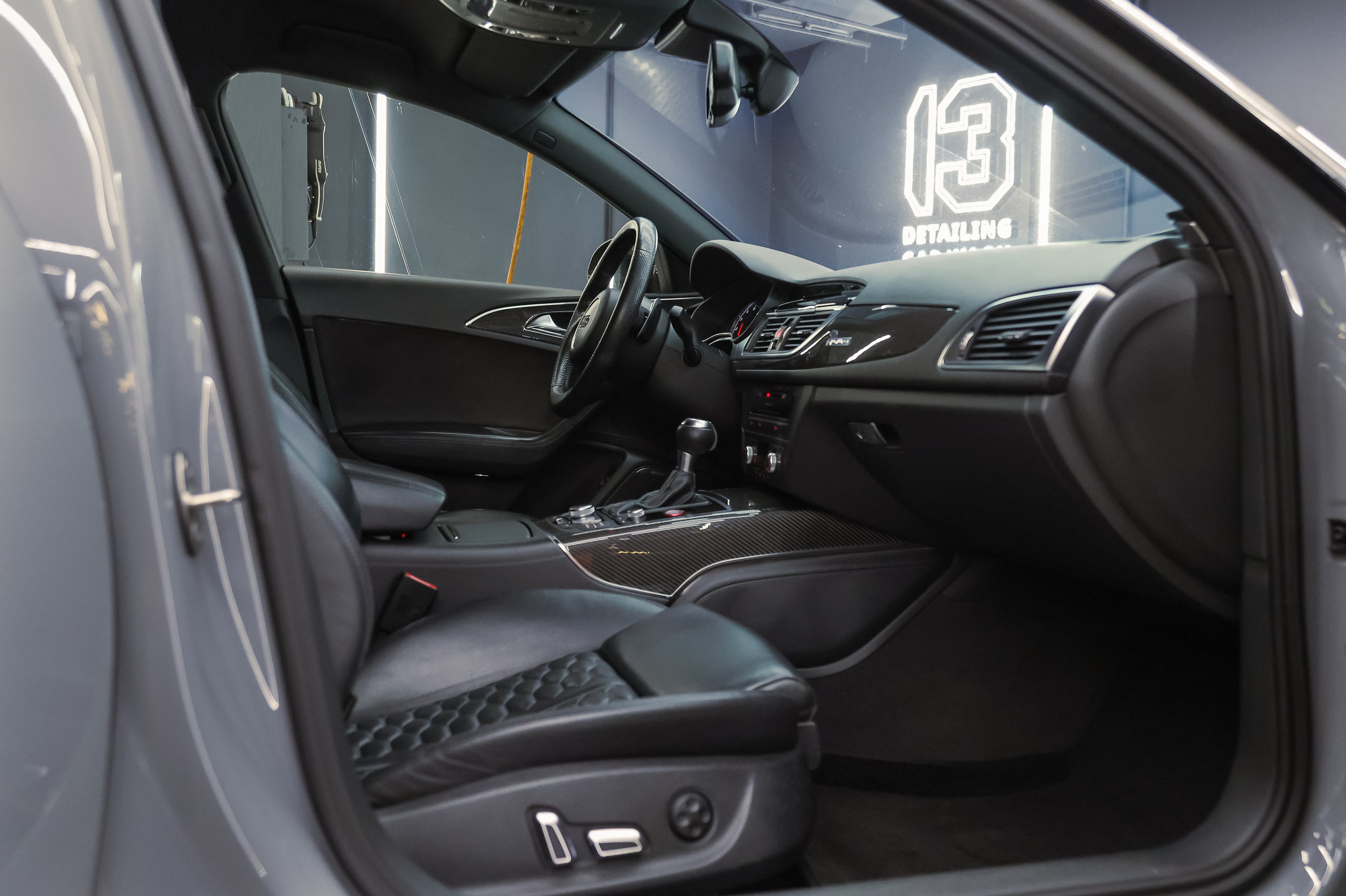 2017 AUDI RS6. Mixturecaptures