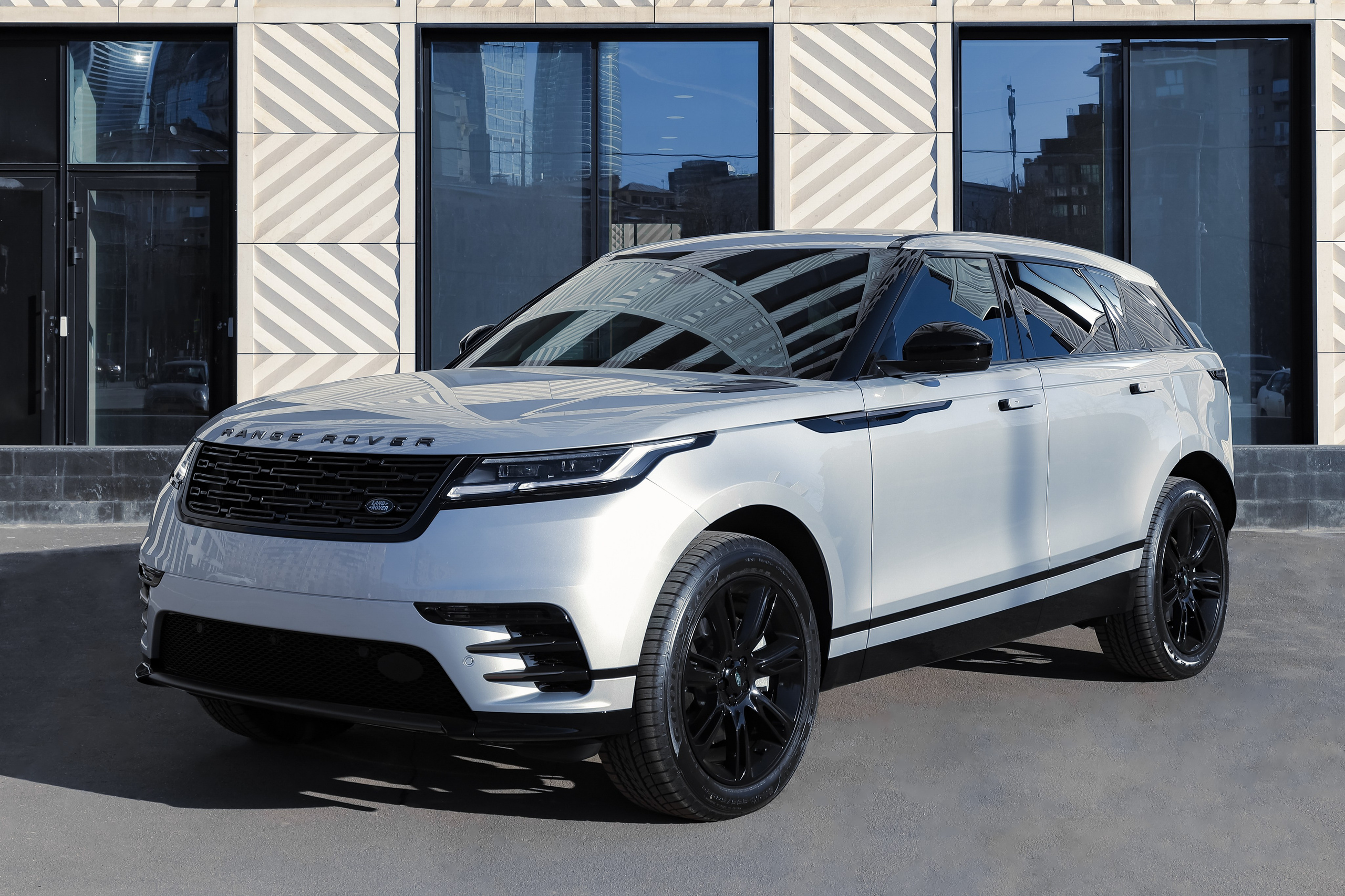 2024 Range Rover Velar 2.0 AT. Mixturecaptures