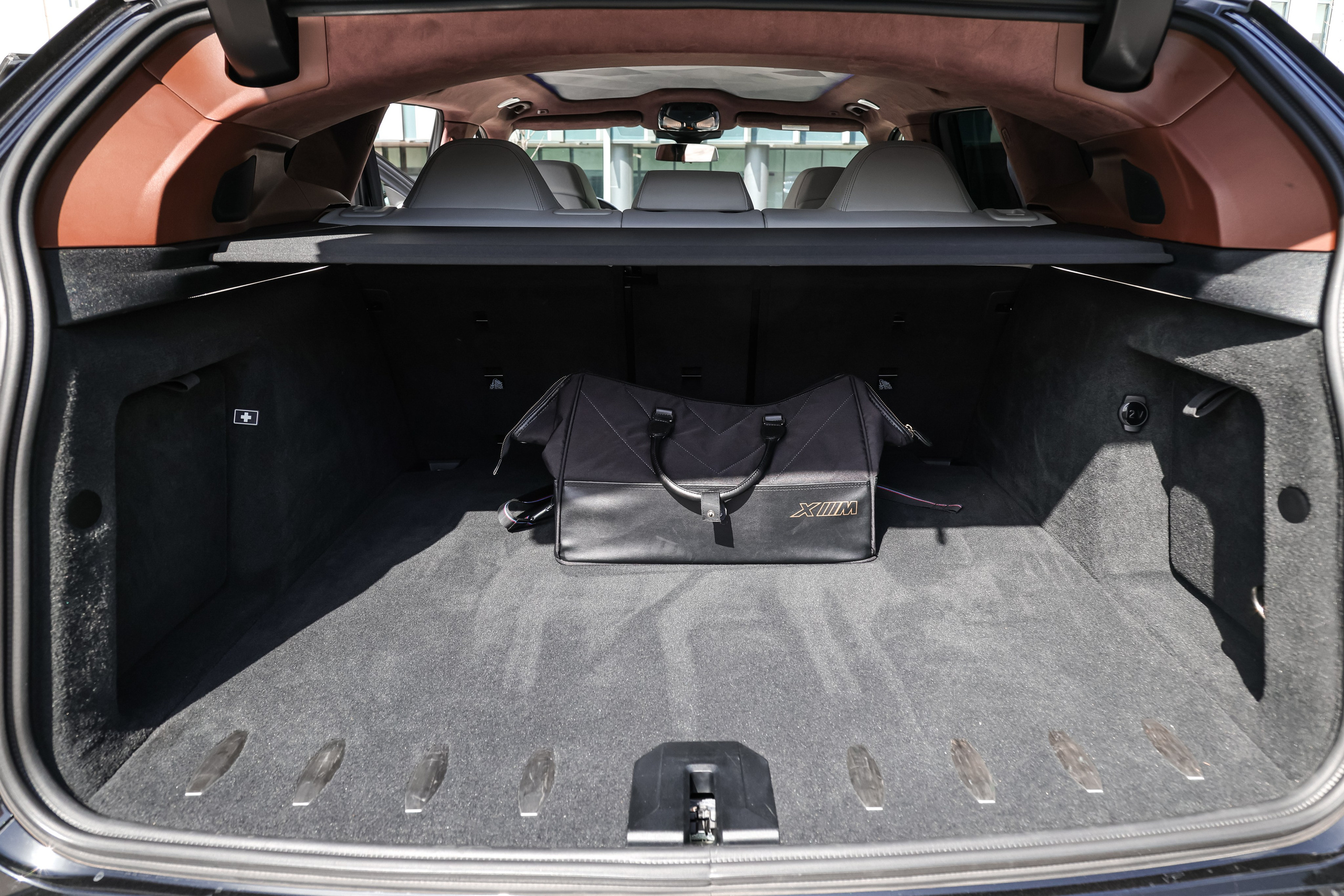 2024 BMW XM. Mixturecaptures