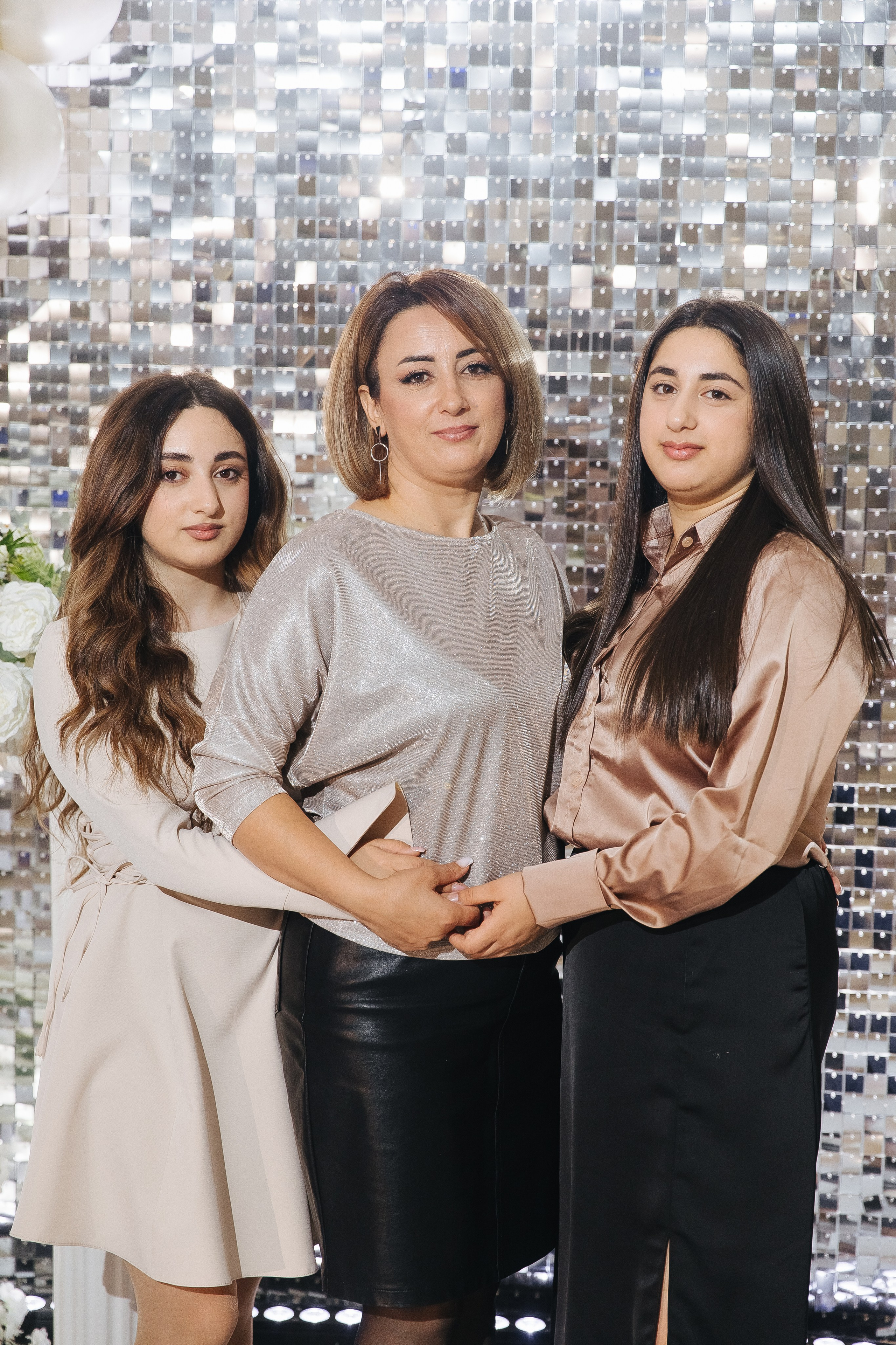 Ани и Назели. 35&5 День рождения, «Янтарь». Фотограф в Красноярске Надежда Воскресенская