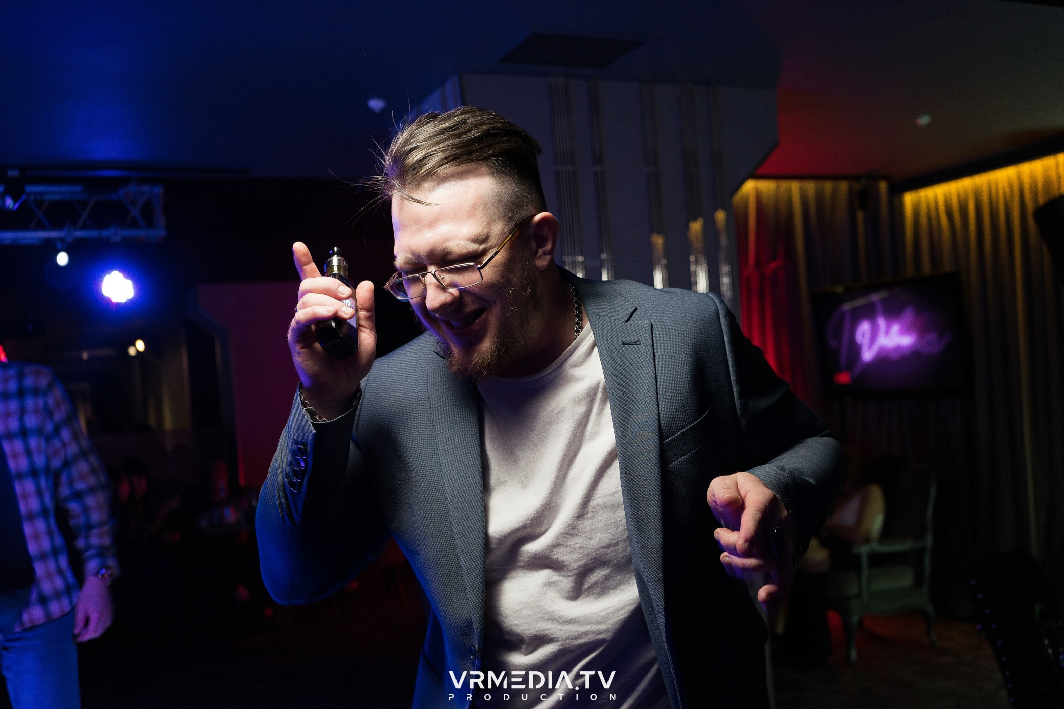 Dance в караоке-баре «Volna»