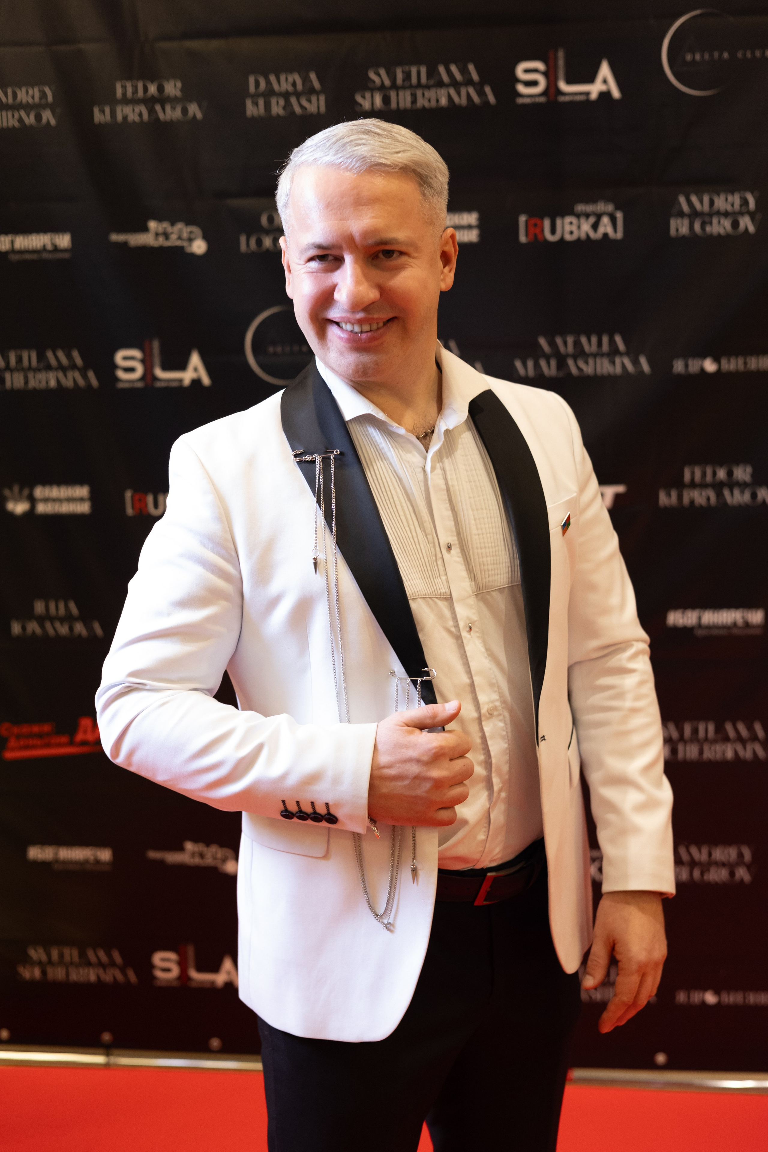 «СКАЖИ ДЕНЬГАМ ДА». Фотограф Красноярск съемки лавстори, фотосессия в студии, портретная съемка, творческие фотосессии