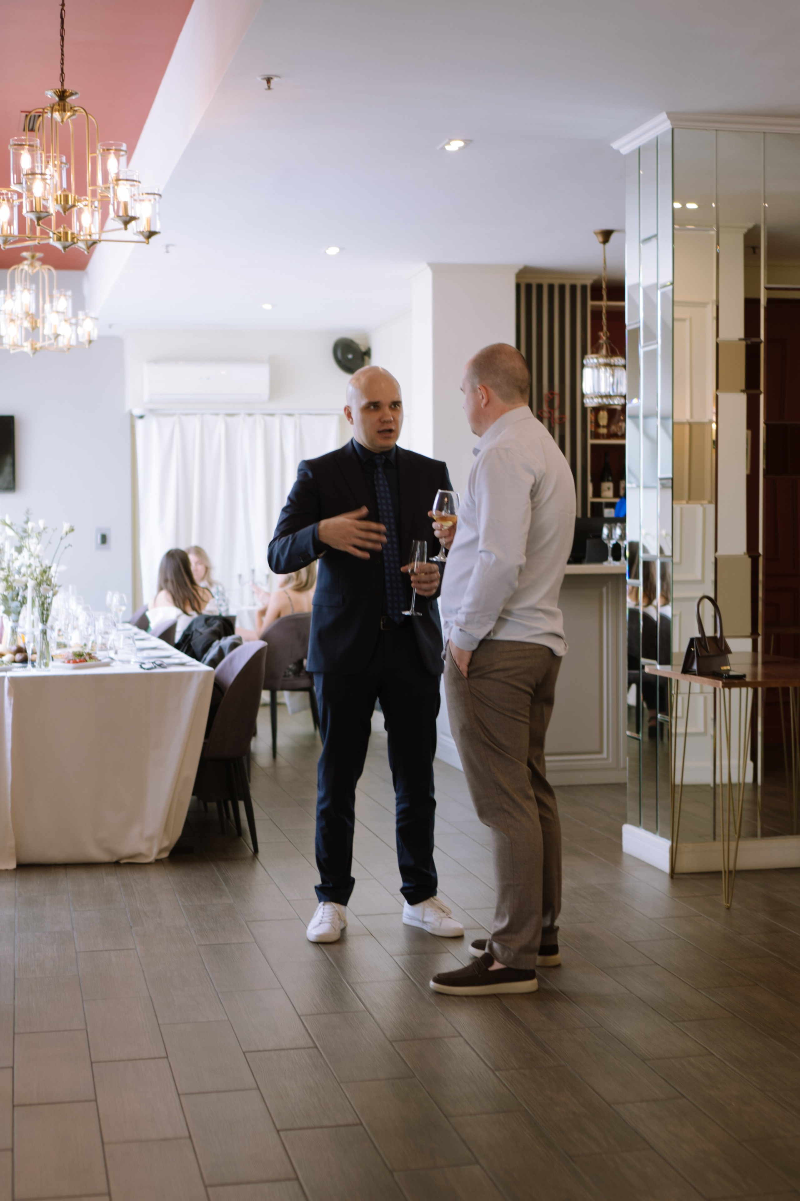 СВАДЕБНЫЙ БАНКЕТ НА ВЛАДИМИРСКОЙ В САНКТ-ПЕТЕРБУРГЕ (КАМЕРНАЯ СВАДЬБА). Профессиональный фотограф, Санкт-Петербург — Виктория Богомолова