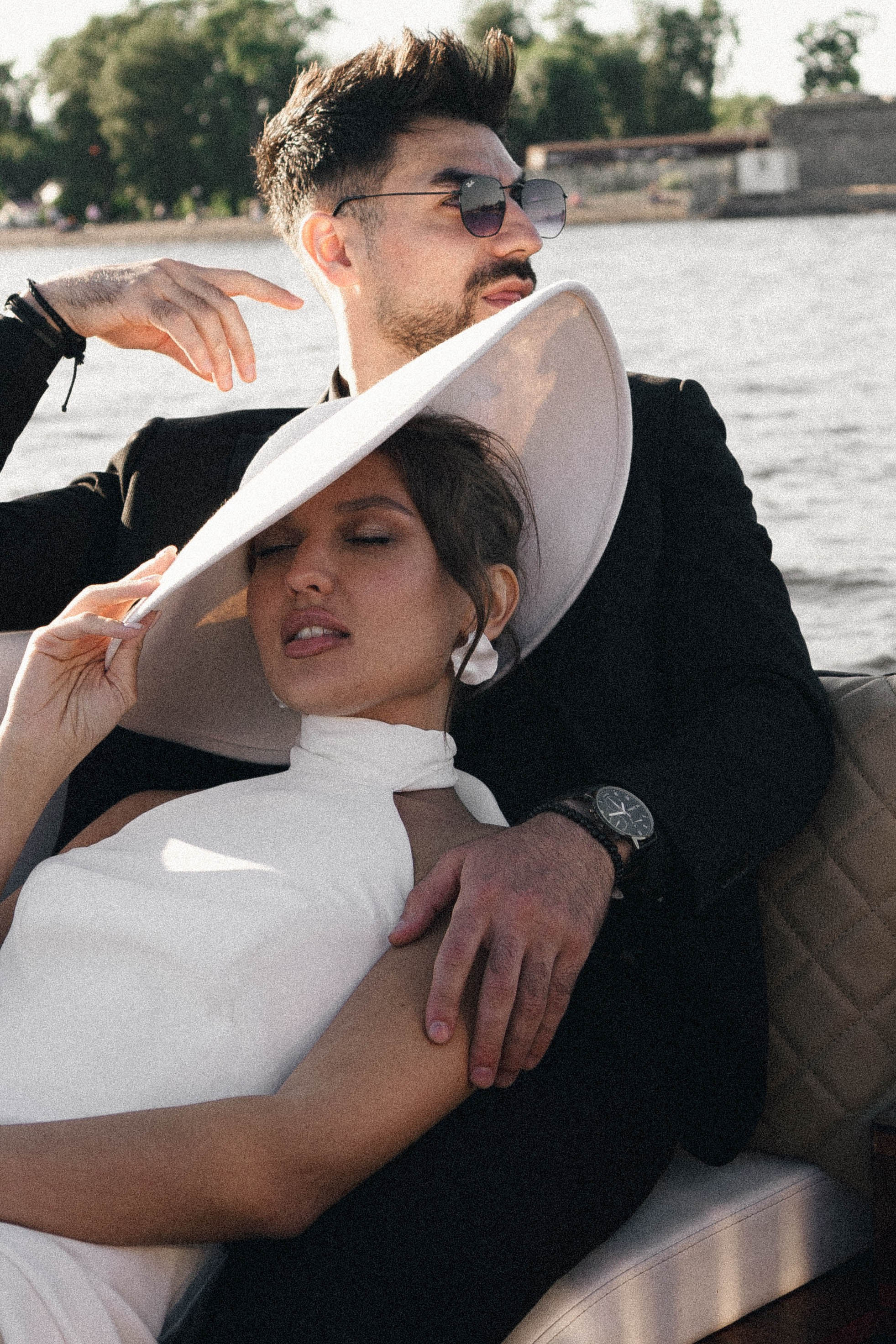 СВАДЕНБНАЯ СЬЕМКА НА КАТЕРЕ ПО КАНАЛАМ САНКТ-ПЕТЕРБУРГА И В АКВАТОРИИ НЕВЫ. Профессиональный фотограф, Санкт-Петербург — Виктория Богомолова