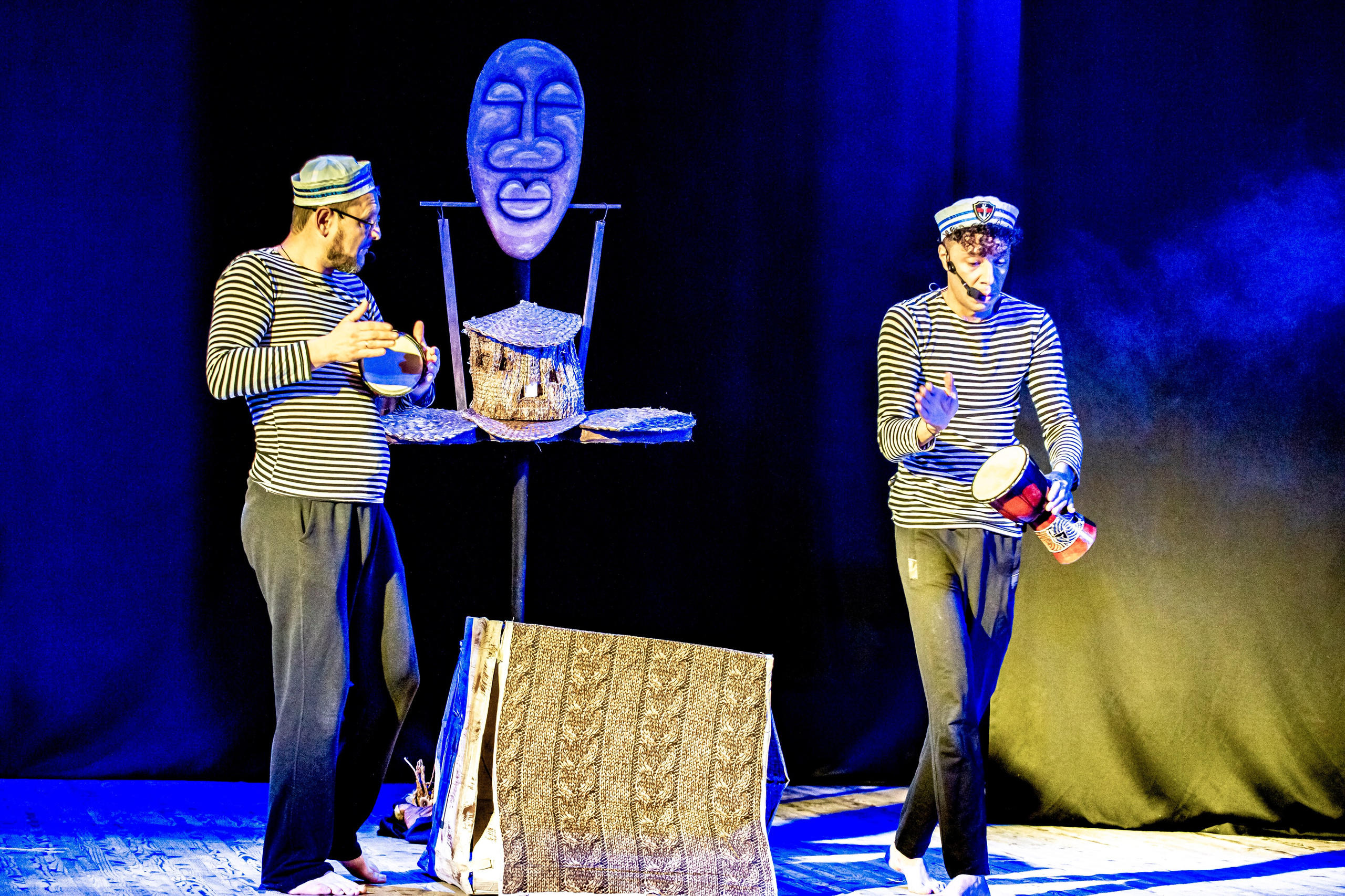 Жирафа и носорог спектакль театра Саквояж. Фотограф в Сочи Юрий Шептаев