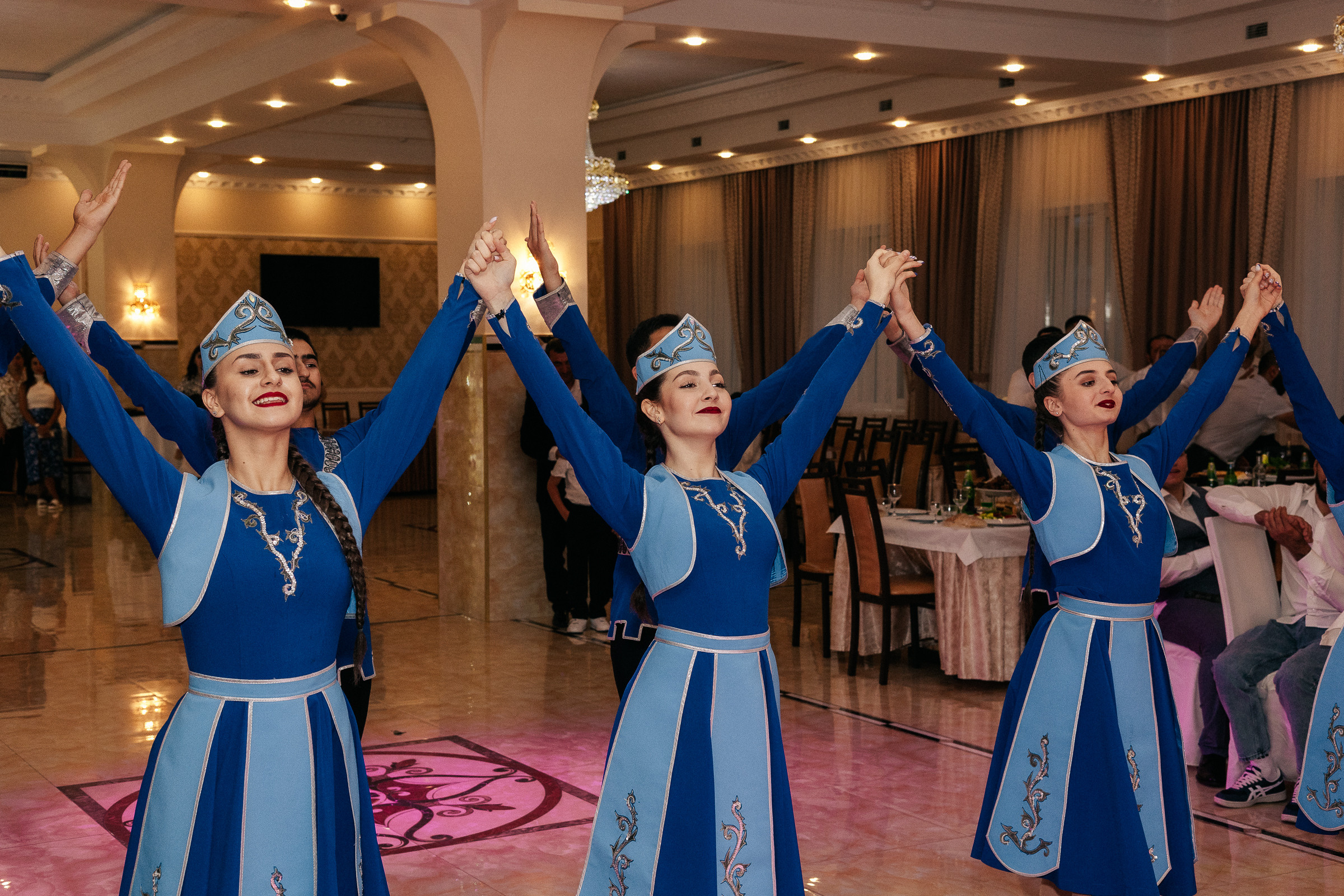 Помолвка Владимира и Лусине. Свадебный и семейный фотограф в Красноярске Анастасия Турчанова