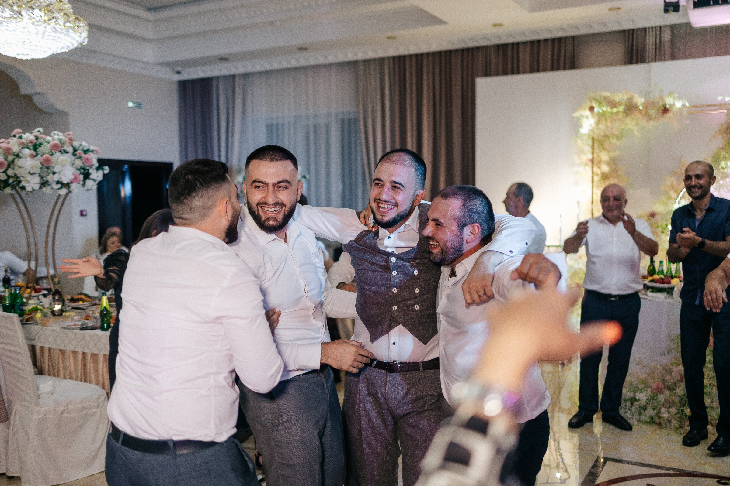 Помолвка Владимира и Лусине. Свадебный и семейный фотограф в Красноярске Анастасия Турчанова