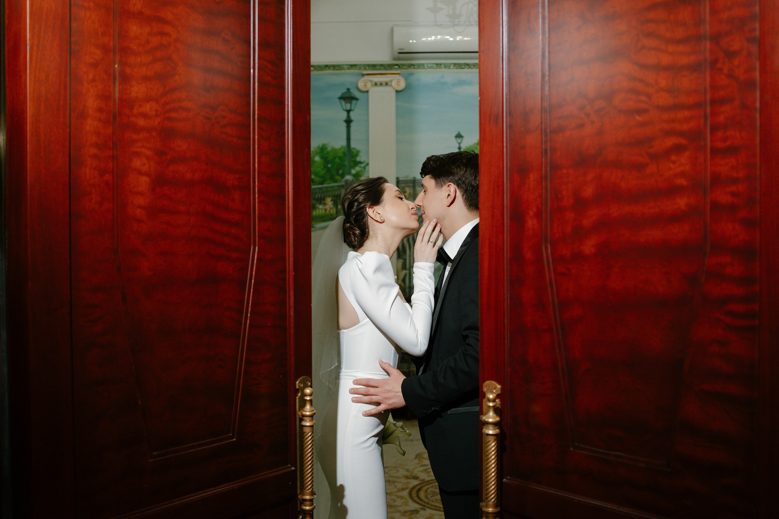 Фотосессия свадьбы в Lotte Plaza. Свадебный и семейный фотограф в Москве Светлана Зоткина