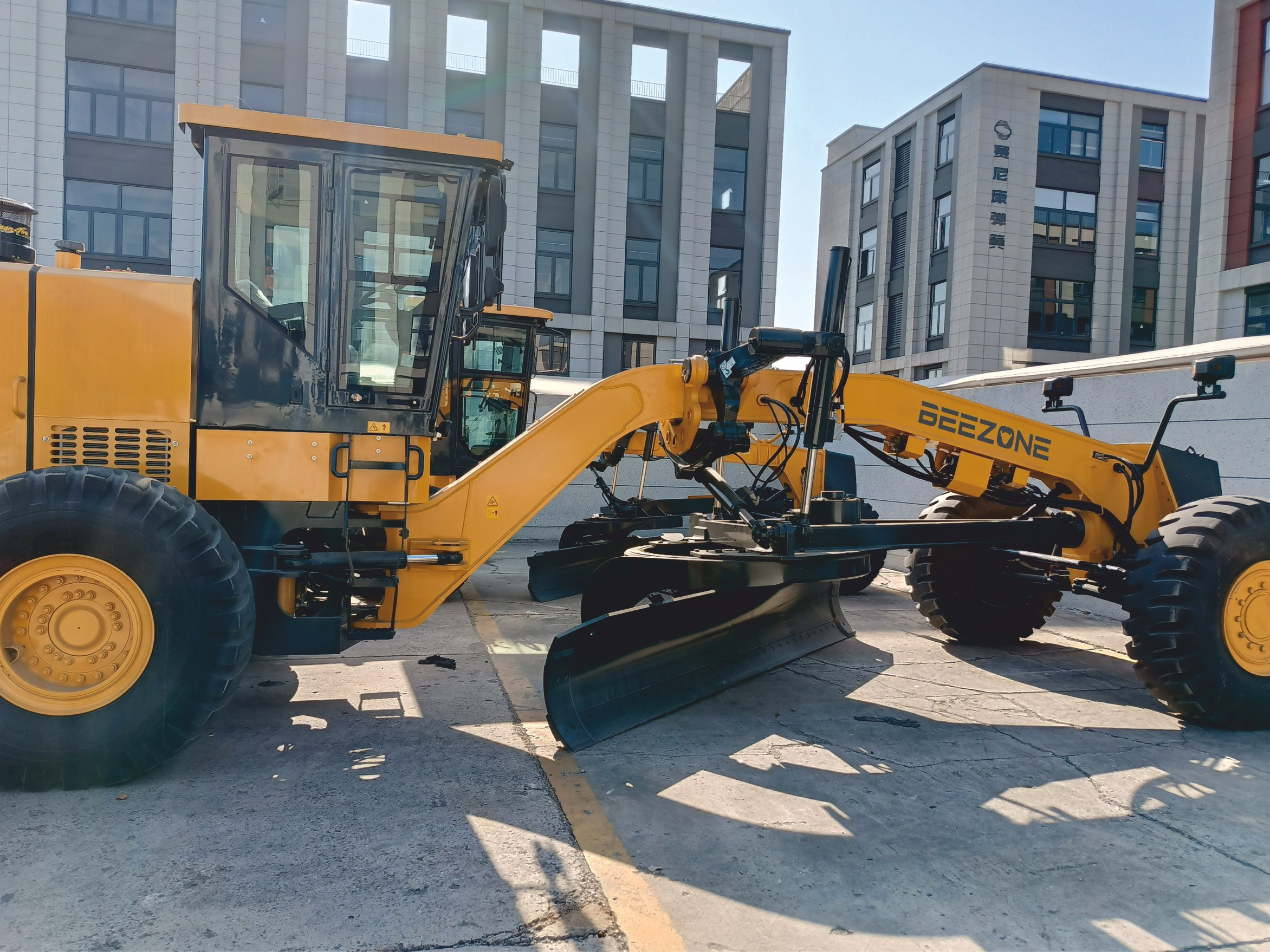 Фото грейдер Beezone G732Т (B26TMG-A). Продажа и обслуживание грузовой техники и спецтехники в г. Новосибирск компания СТИ