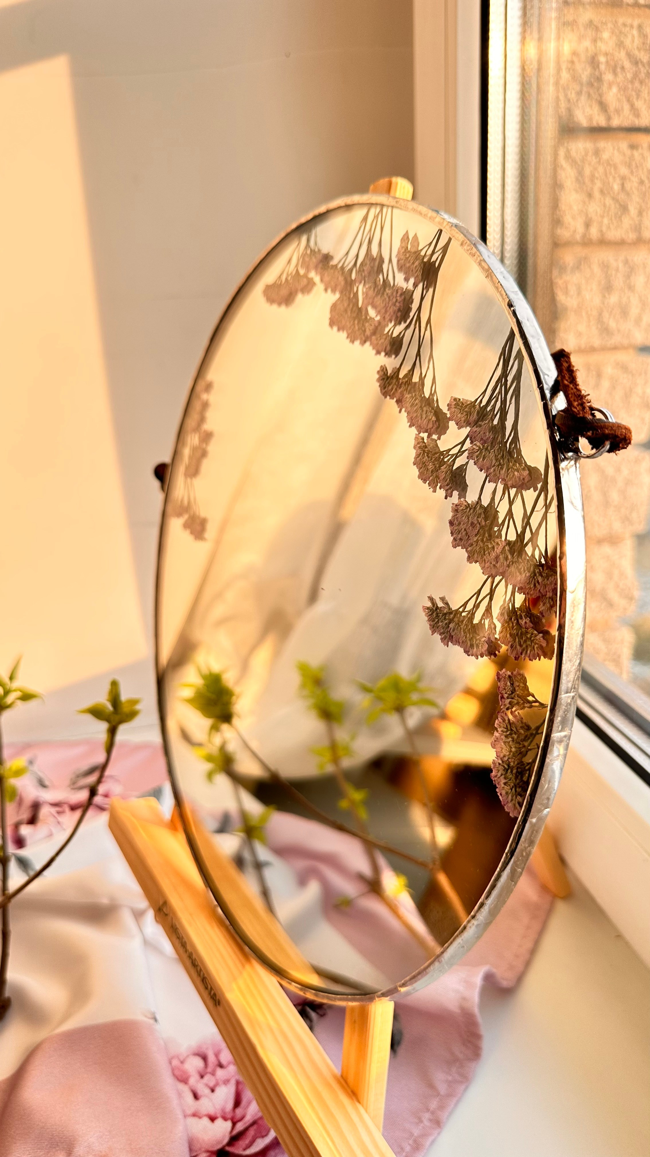 Оформляю пространства. Витражи с сухоцветами в технике Тиффани