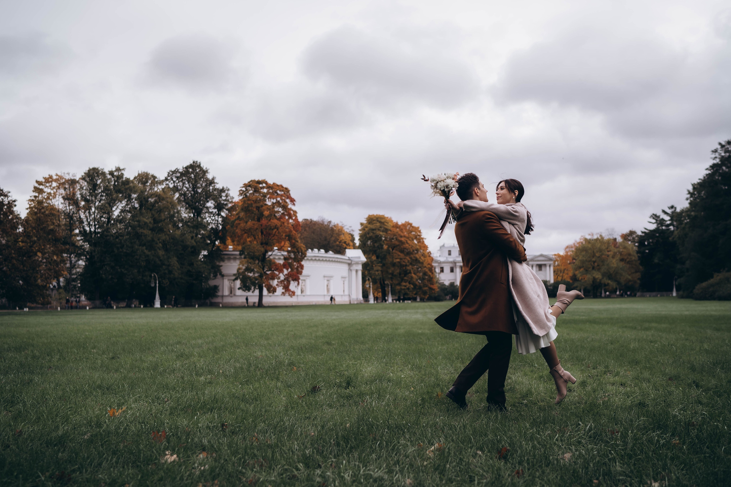 Лавстори в парке. Фотограф Ксения Овтина