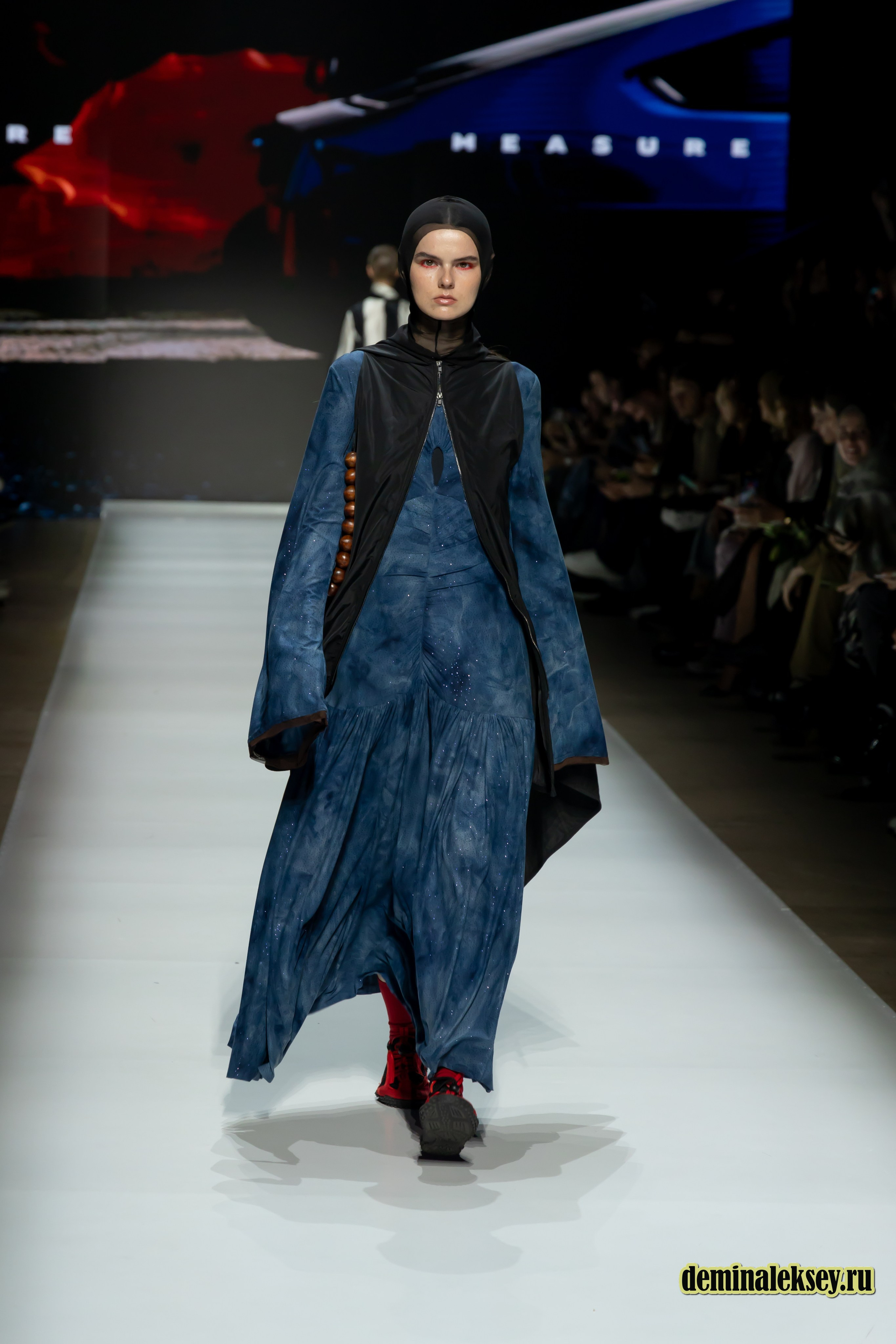 Московская неделя моды 2024 4 октября дизайнер Measure Махачкала. Репортажный, семейный и студийный фотограф в Москве Демин Алексей