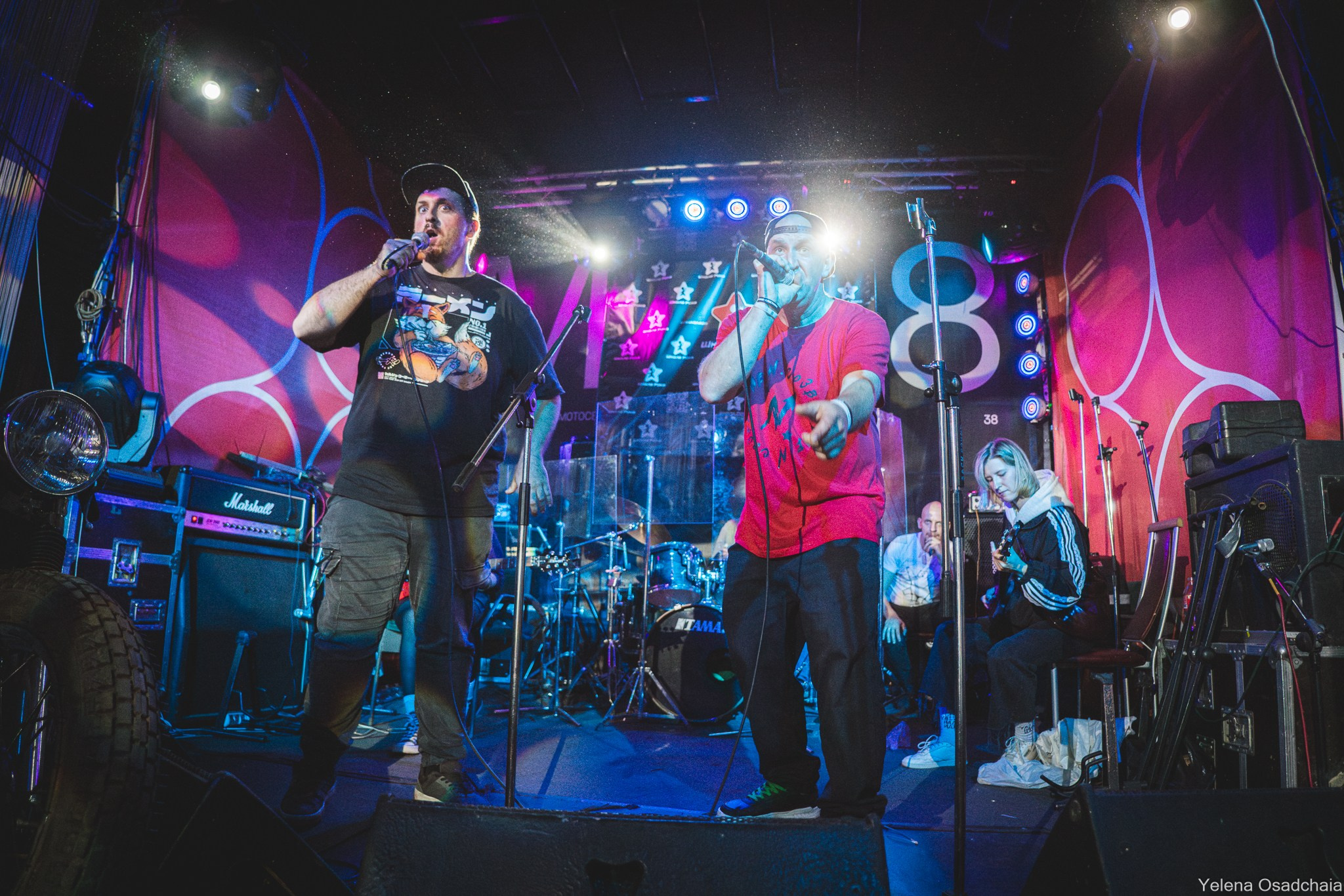 Живой 2025 — День 1. Елена Осадчая — фотографирую музыку на сцене и в жизни