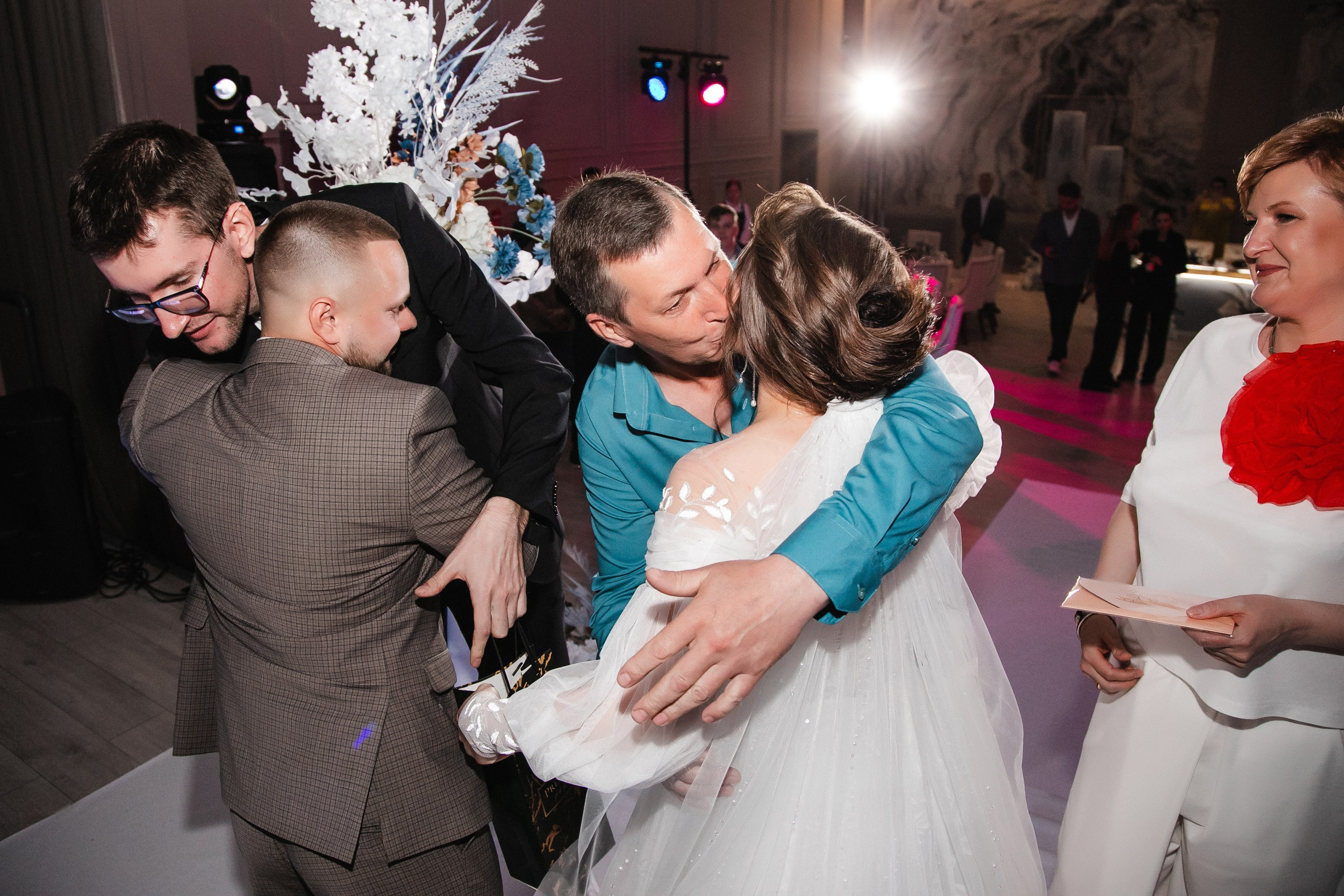 Карина + Глеб. Роман Урумбаев фотограф Нижневартовск