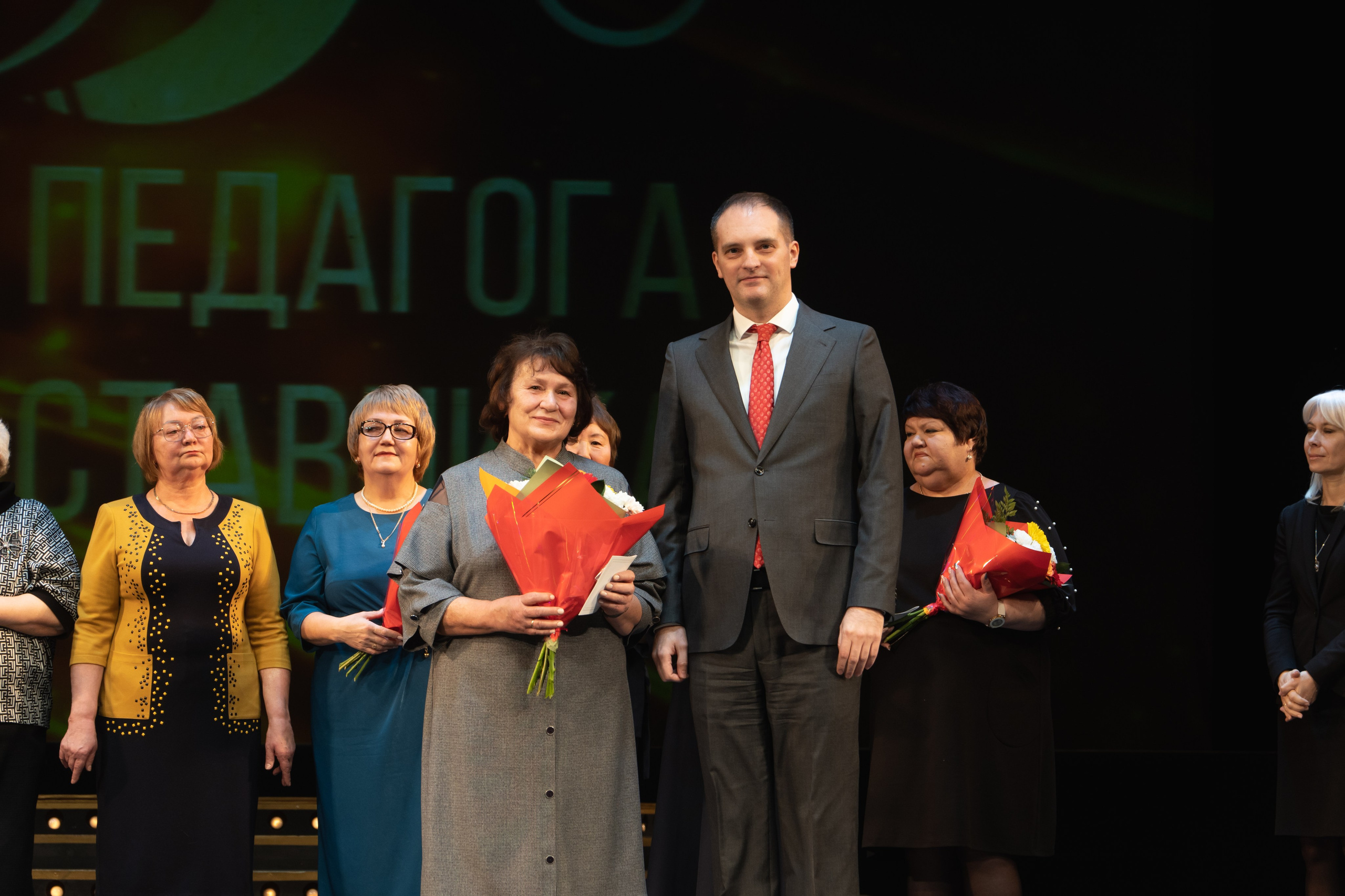 Музыкальный театр. Занимаюсь профессиональной фотографией и живу рядом с Байкалом. Работаю в разных жанрах