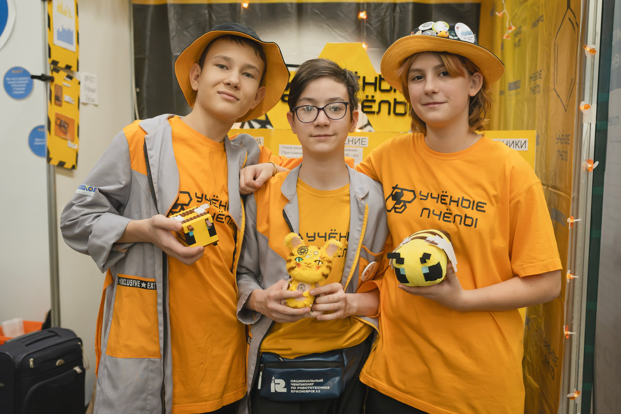 Робосиб в Сибэкспоцентре. Занимаюсь профессиональной фотографией и живу рядом с Байкалом. Работаю в разных жанрах