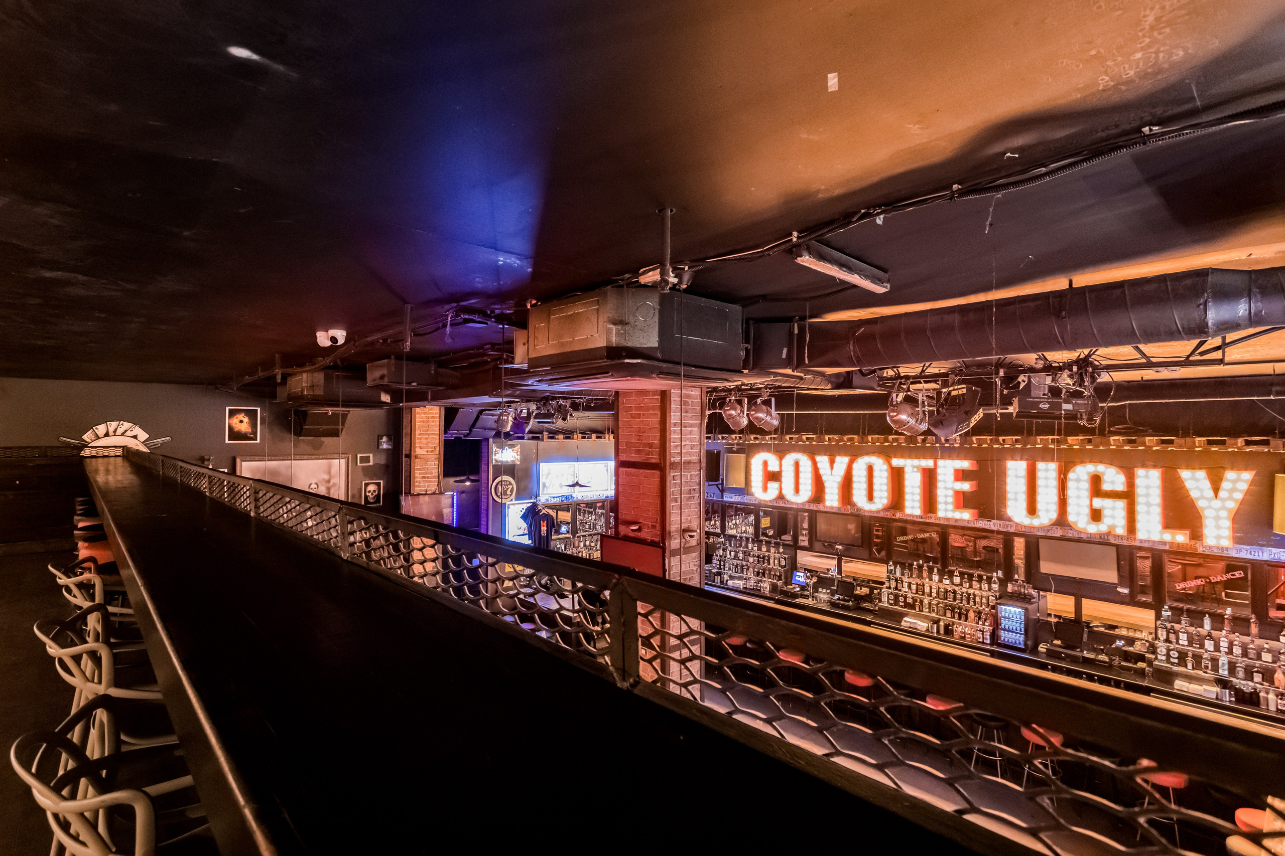 Фотосъемка для бара Гадкий Койот на улице Большая Дмитровка. Интерьеры, Контент, Портреты | Фотограф в Москве Дани Терно