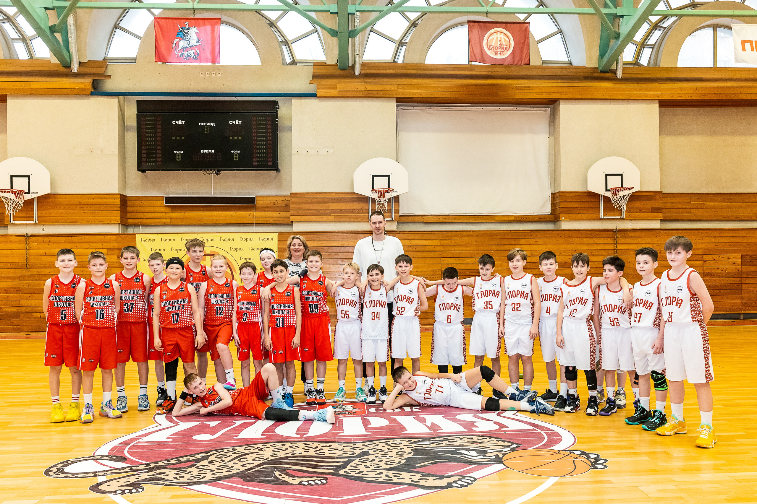 Фотосессия для баскетболистов СШОР Глория. Школьные фотографы «НЕБУРАТИНО»