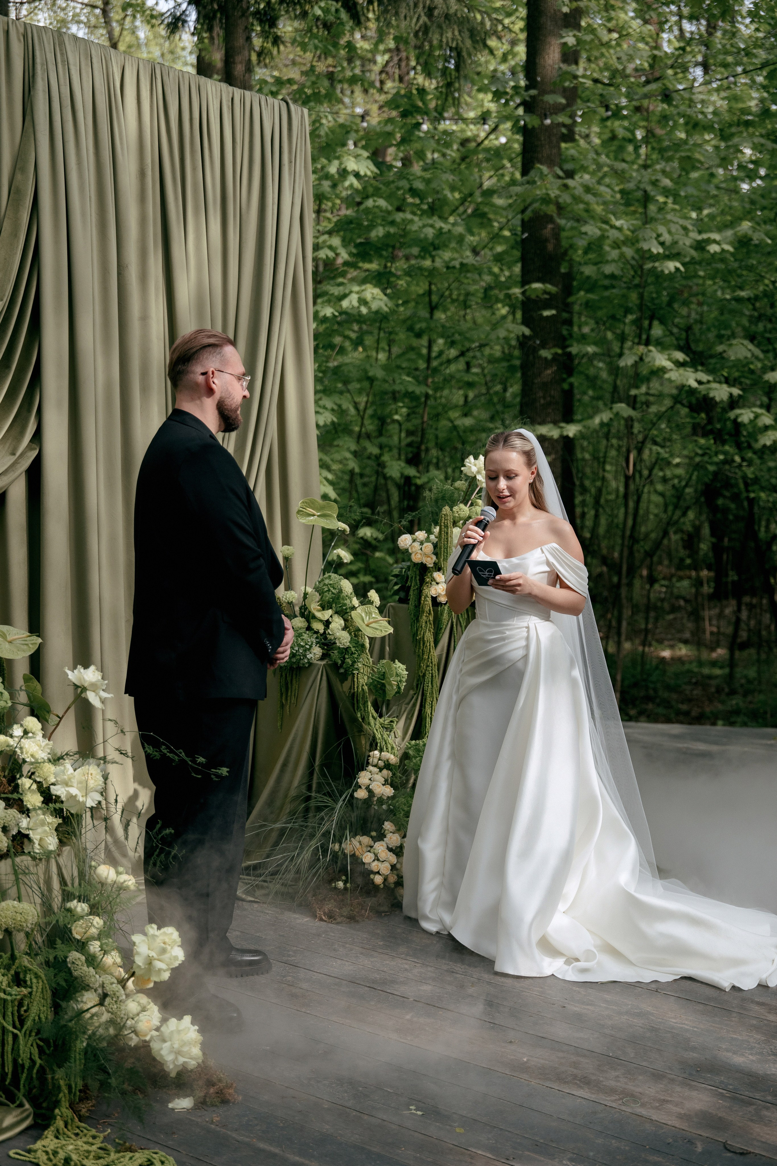 ЛЕС Event House выездная регистрация и свадебный банкет на площадке ЛЕС. Свадебный фотограф Москва